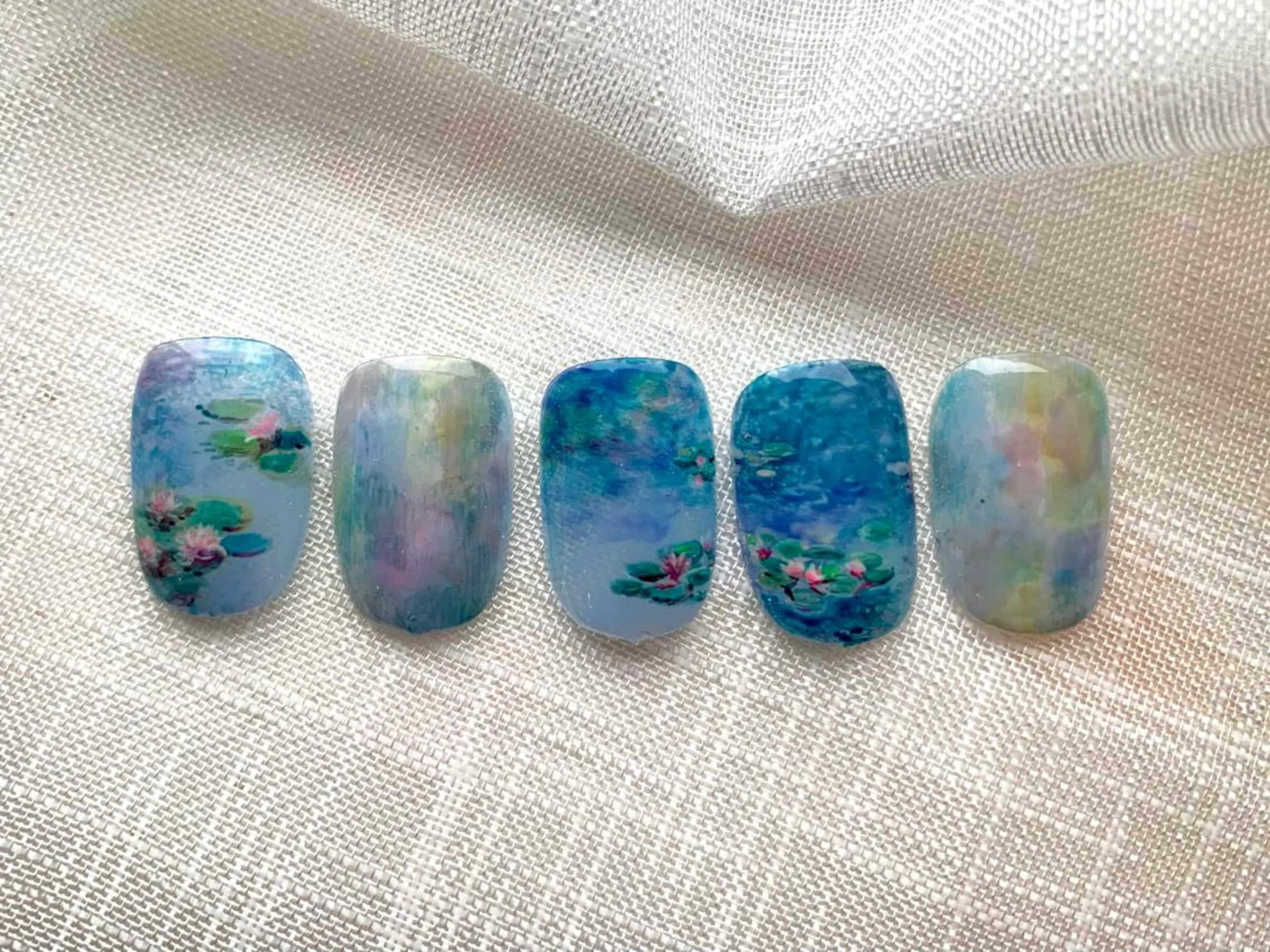 手描きアートネイル片手　オフなしの写真