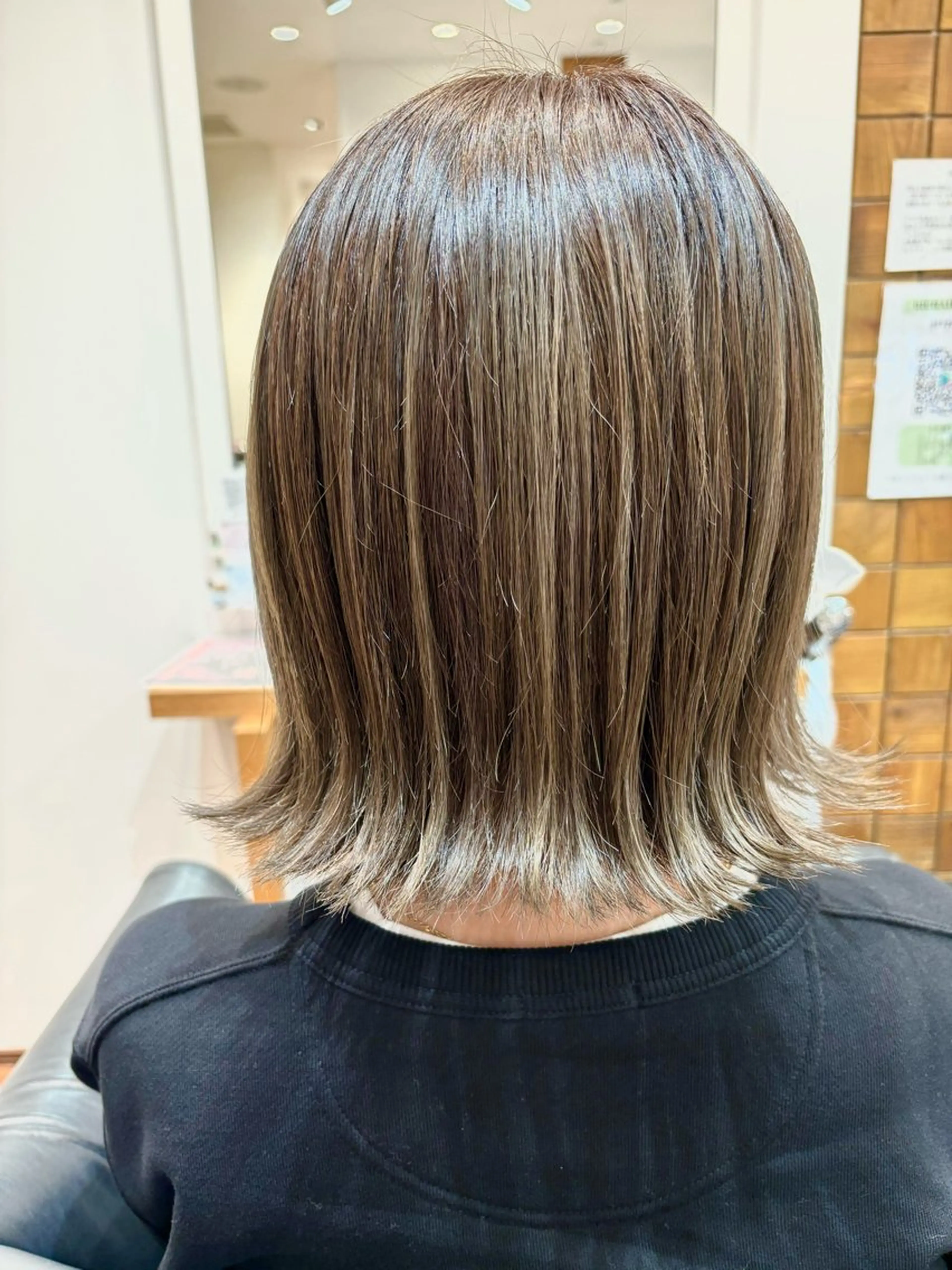 ショート カラー イヤリングカラー ハイライトカラー イルミナカラー ボブ ハイライト ヘアカラー 秋山知穂🌸縮毛矯正 ショートお任せ🌸のヘアスタイル