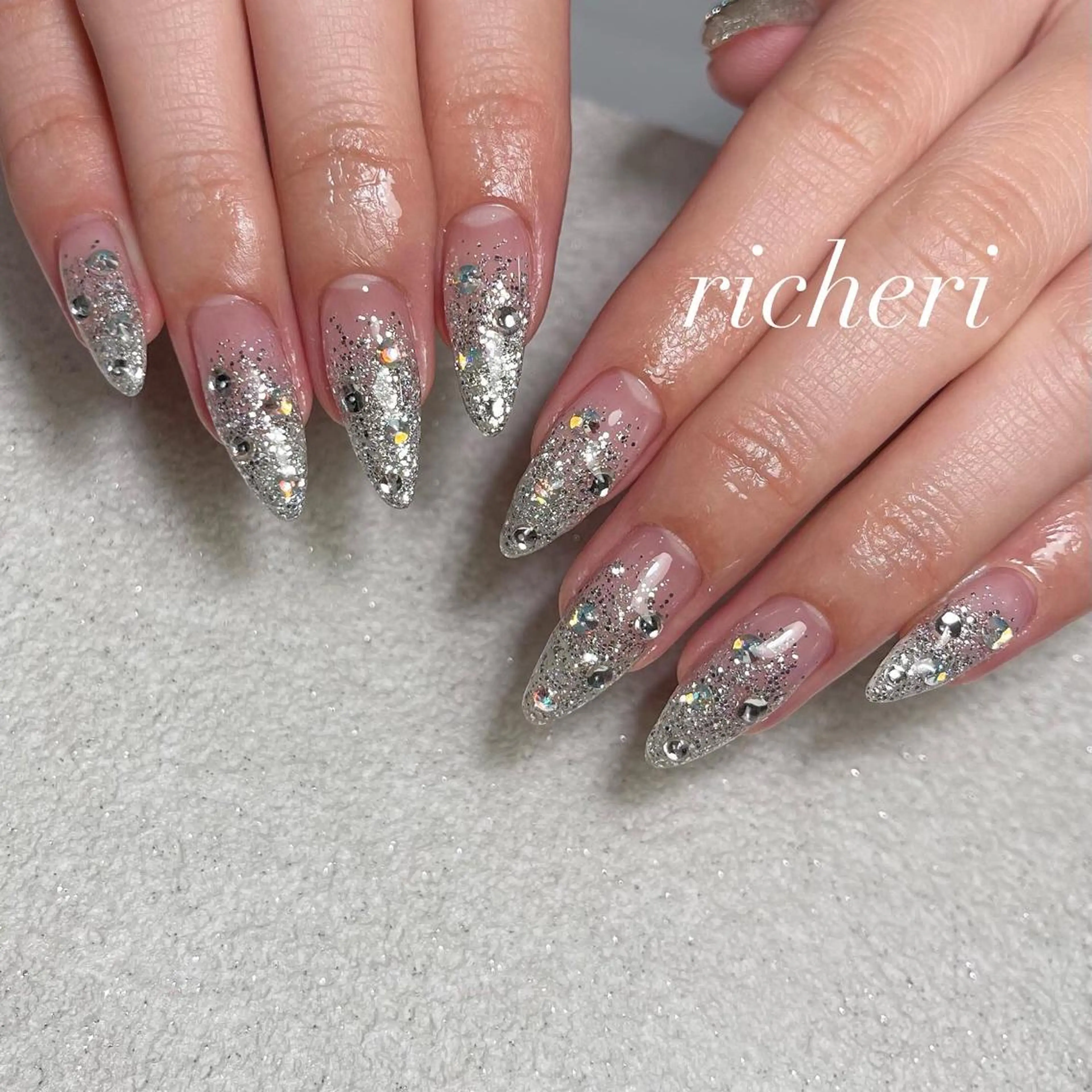 ミディアム ネイル 韓国風ヘア アートネイル フレンチネイル ジェルネイル ガラスフレンチ richeri beautyのエステ・リラクイメージ