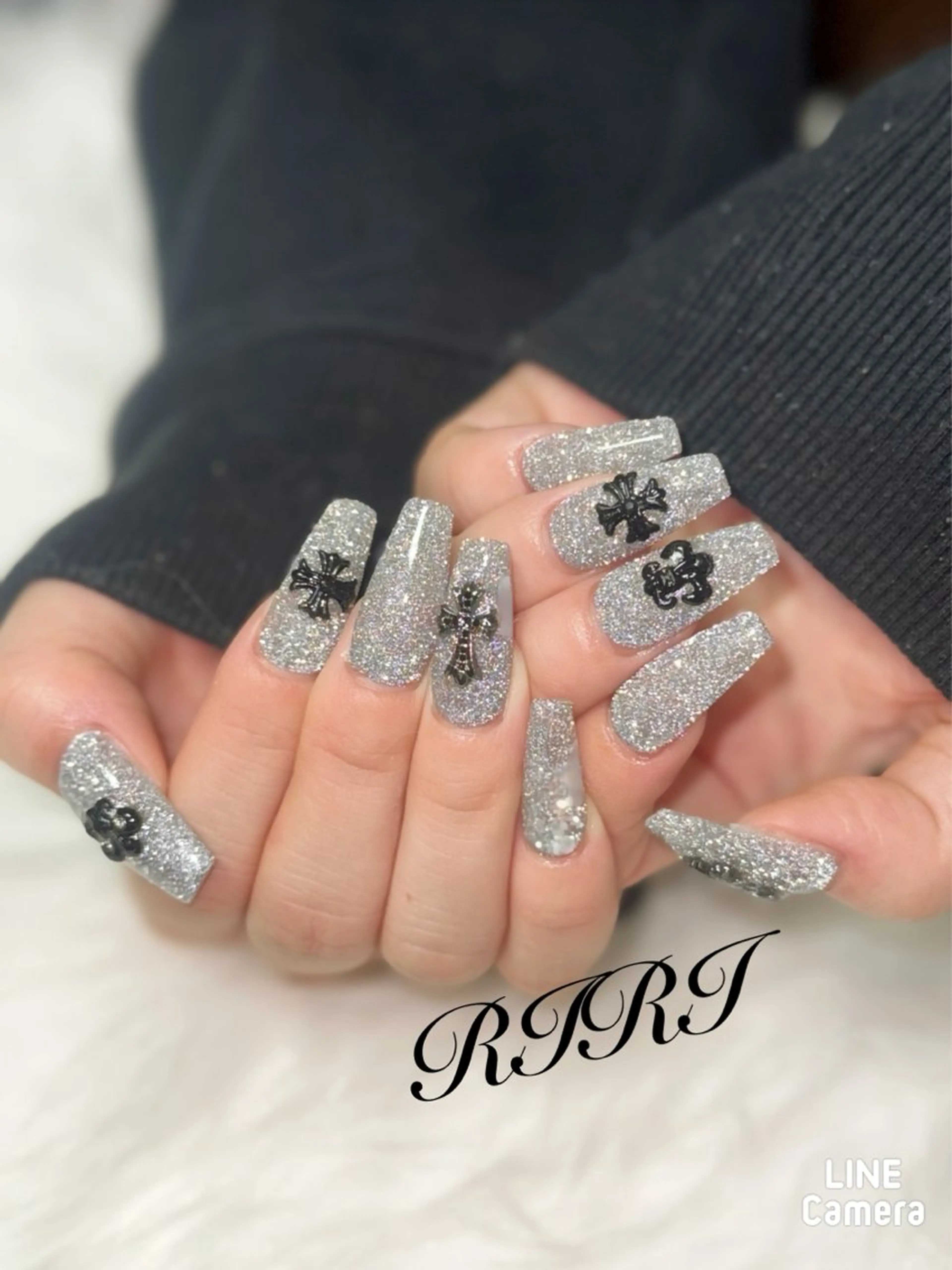 ネイル フラッシュネイル ジェルネイル ロングネイル スカルプネイル シルバー ハンドネイル riri オーナーのネイルデザイン