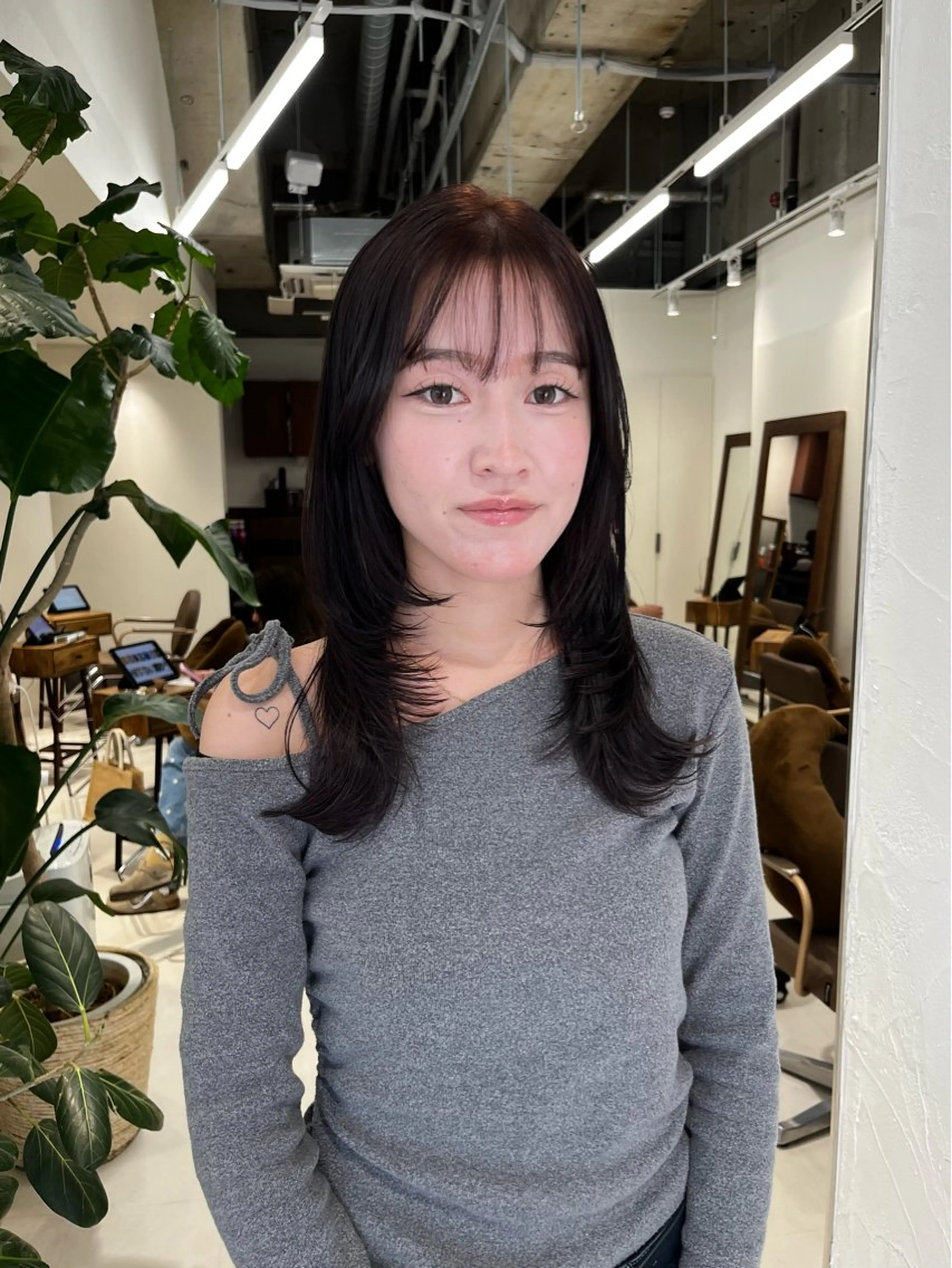 セミロング カラー レッドカラー カット ヘアカラー トリートメント レイヤーカット/カラ ー/U24/河野凜のヘアスタイル