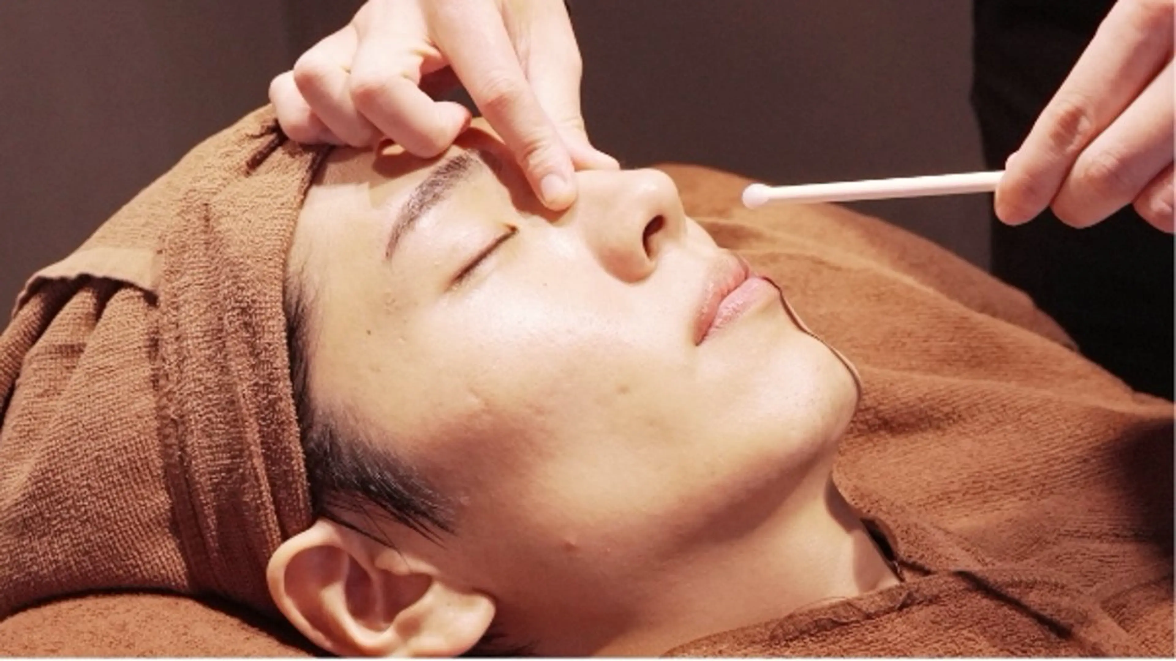 メンズ アイブロウ 眉毛ワックス脱毛 プラスエイト横浜西口店所属・無料メンズアイブロウ モデル募集🍀AMIの眉毛・アイブロウイメージ