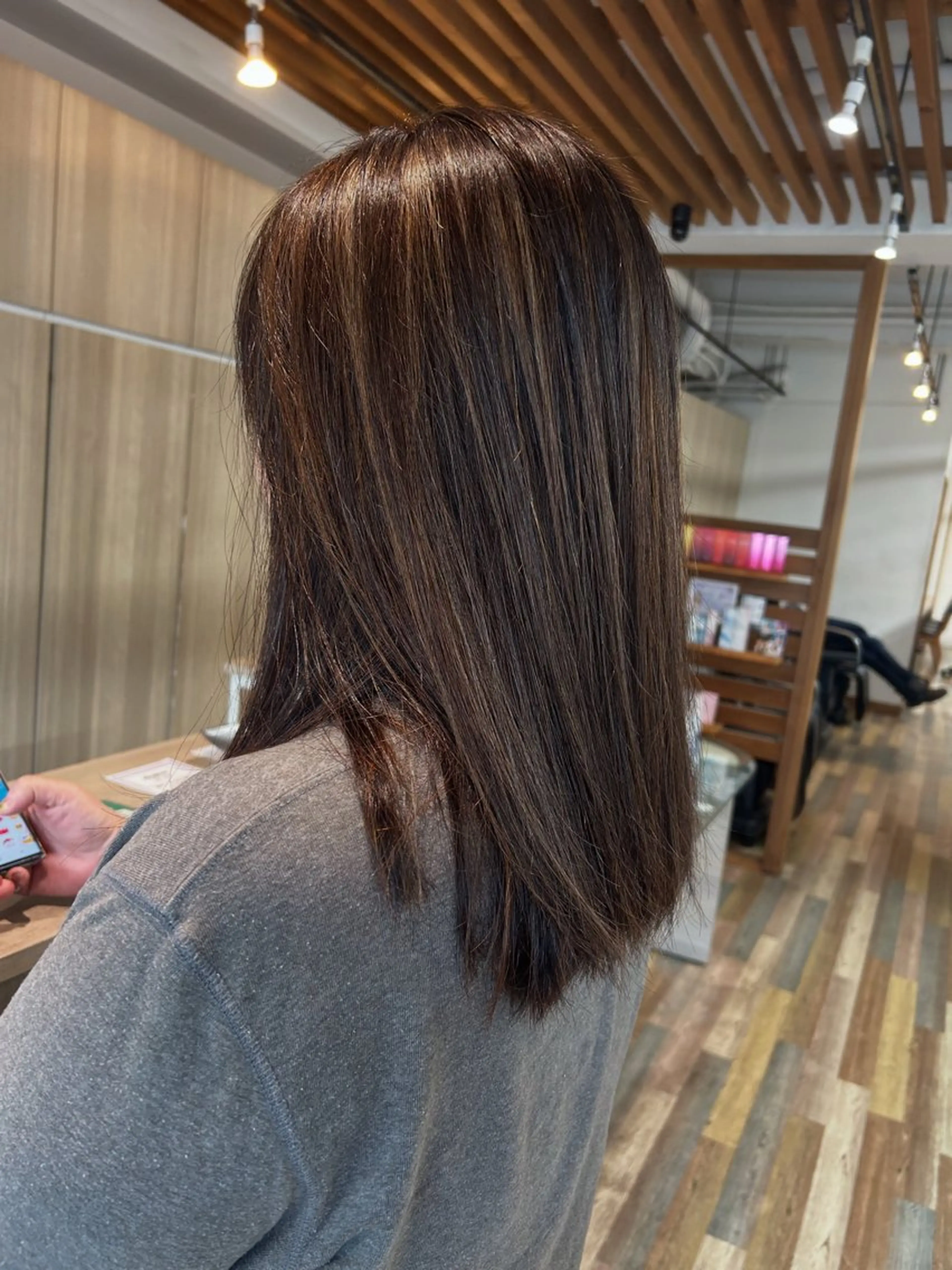 ミディアム 顔周りカット ハイライト 髪質改善 レイヤーカット カット ヘアカラー トリートメント 志賀　輝/ハイライト /縮毛矯正/髪質改善のヘアスタイル