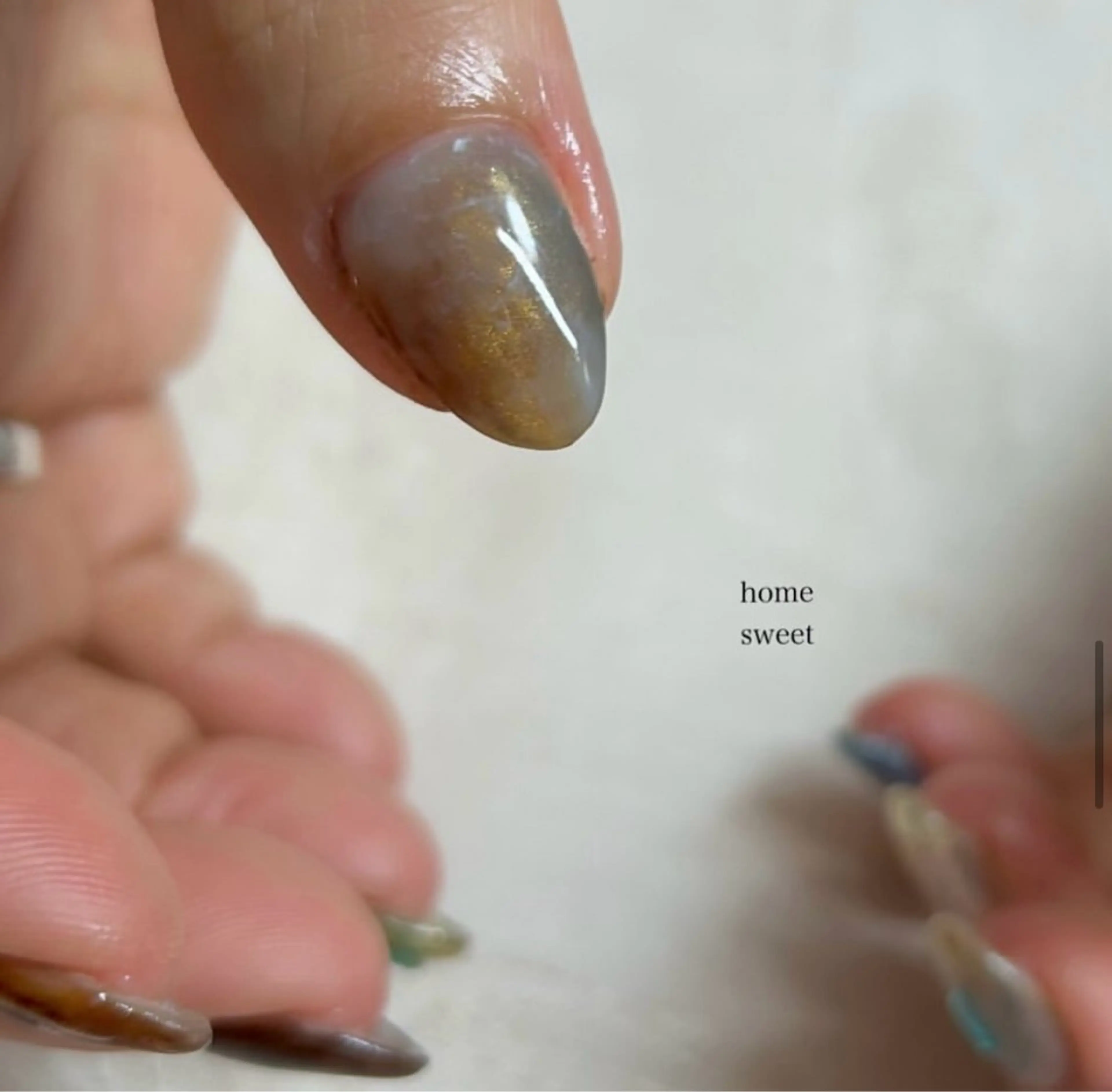 ミディアム ショートネイル. Home sweetのネイルデザイン