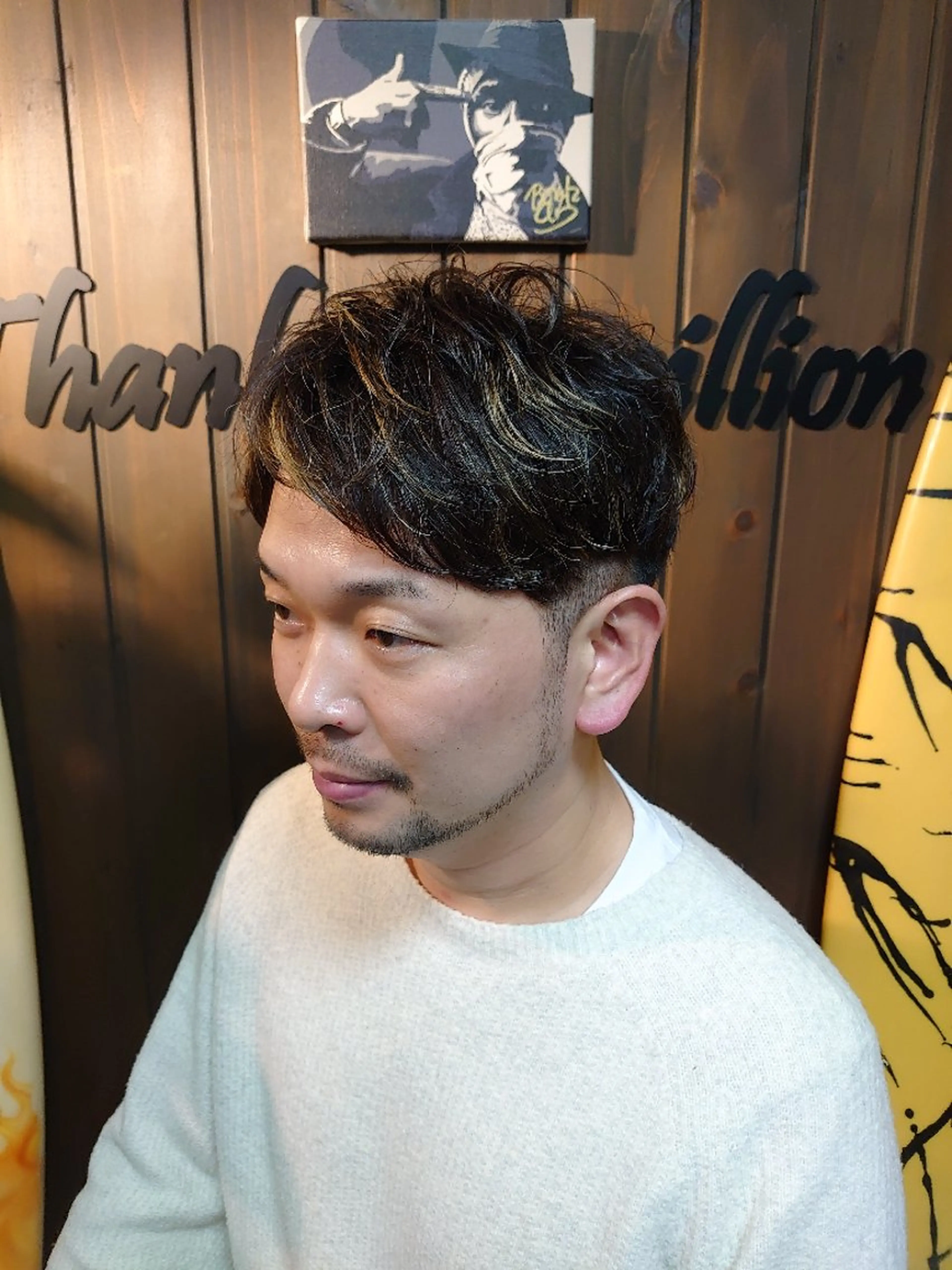 メンズ カラー メンズハイライト ハイライトカラー サンフラット所属・岡林 選のヘアスタイル