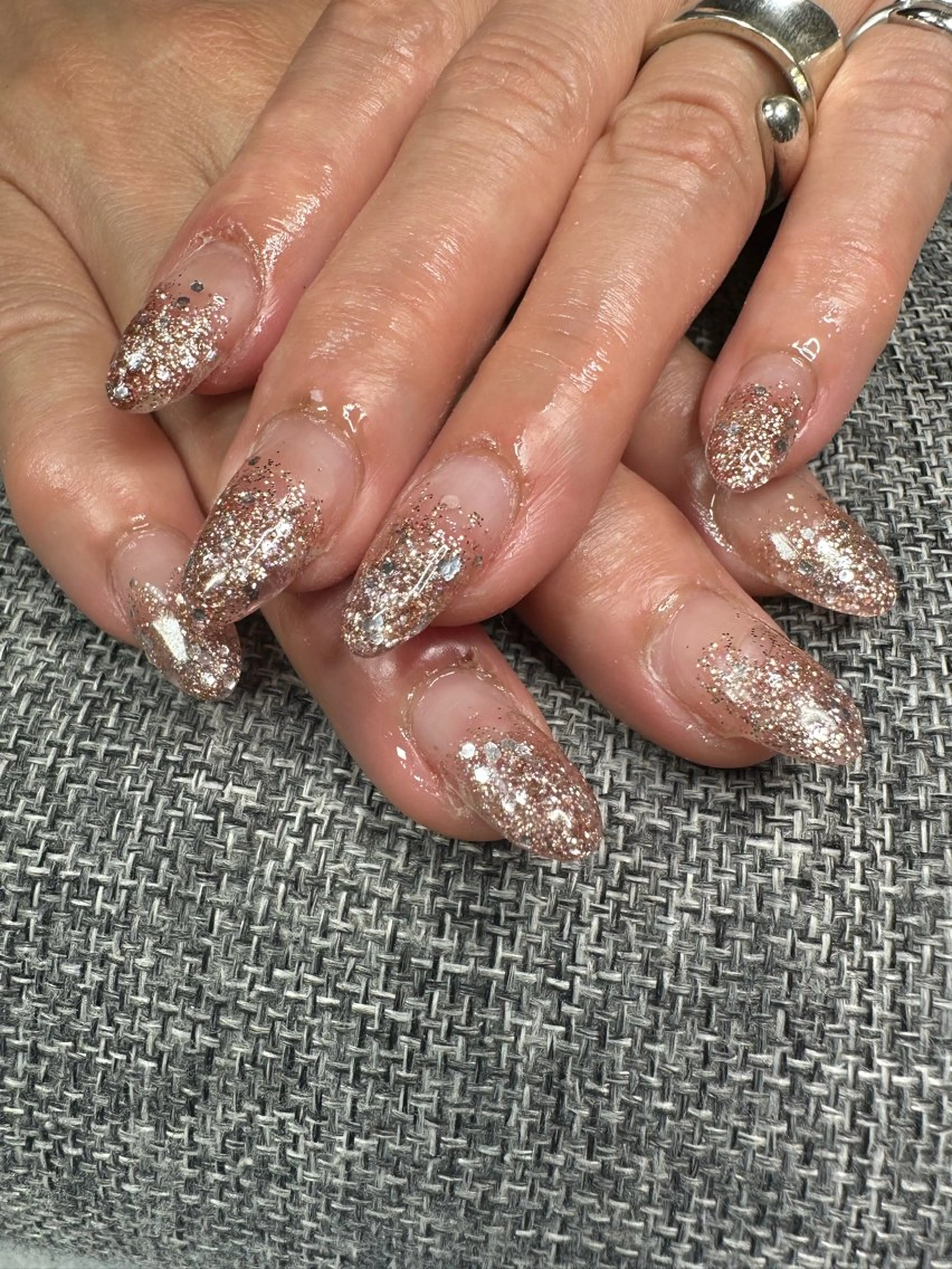 ネイル グラデーション ラメ(グリッター) ラメグラデーション ハンドネイル solon padma所属・PADMA ビューティーサロンのネイルデザイン