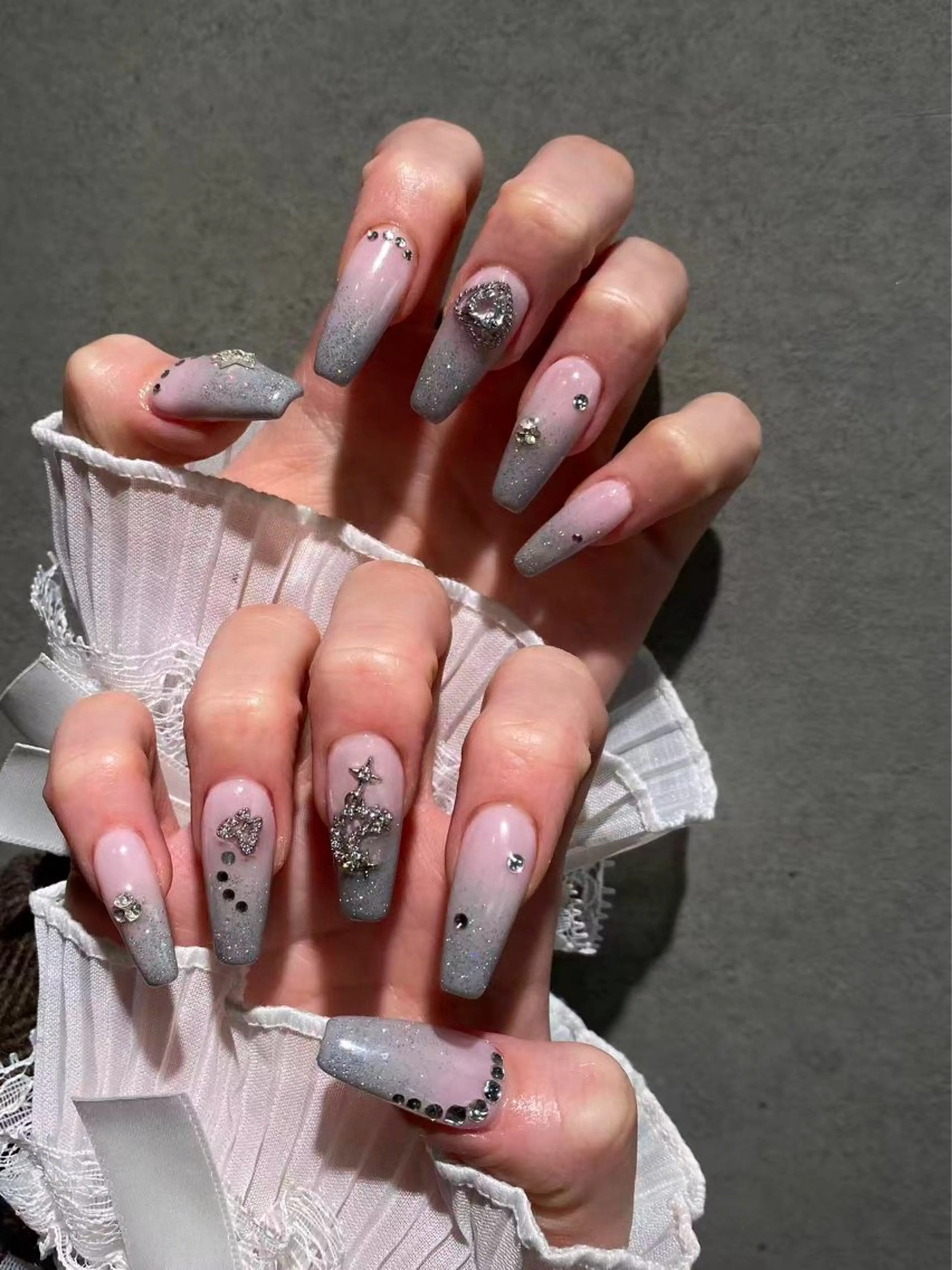 ネイル I-nailロング /ワンホン/キラキラのネイルデザイン