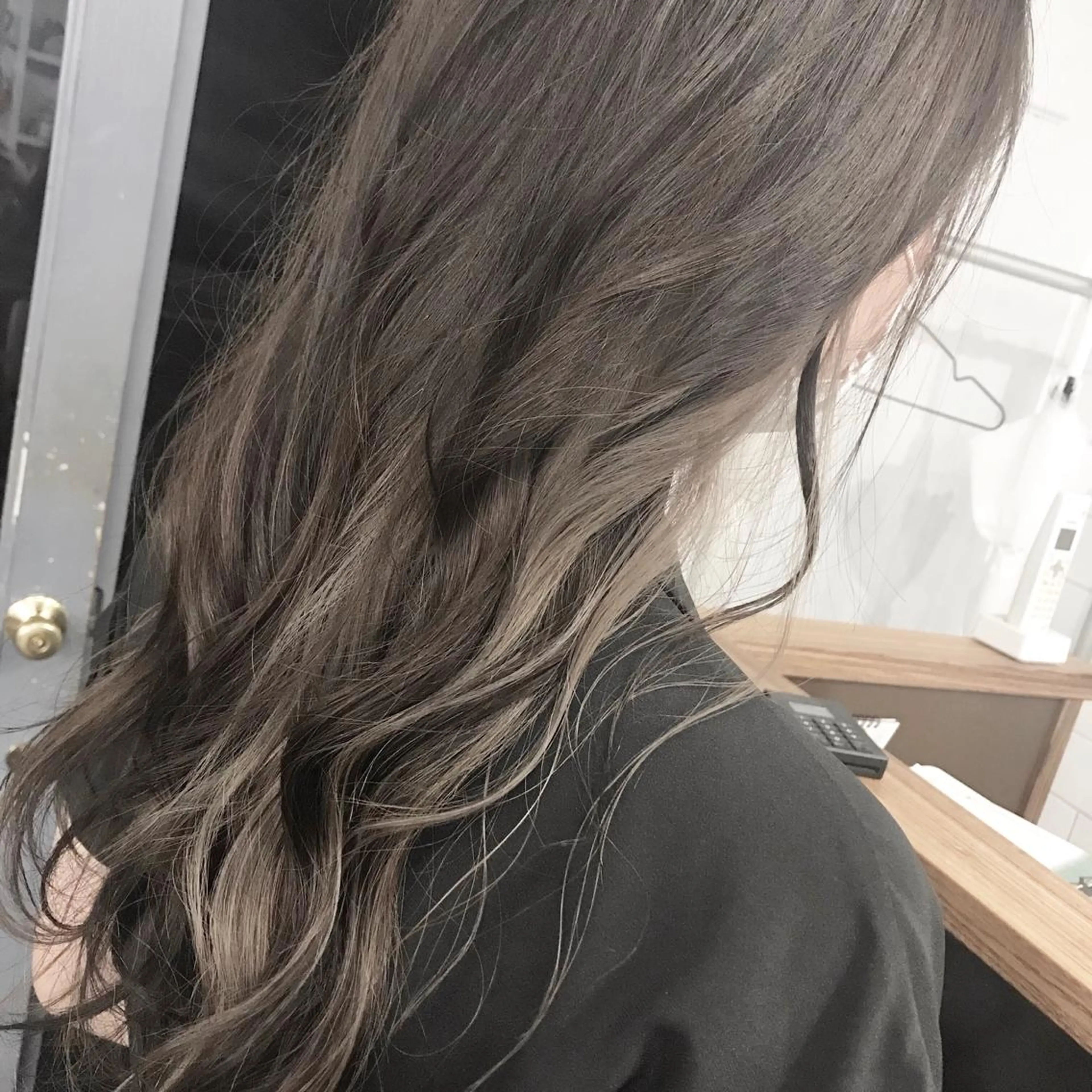 ロング カラー ベージュカラー グレージュ 宮本 祥生のヘアスタイル