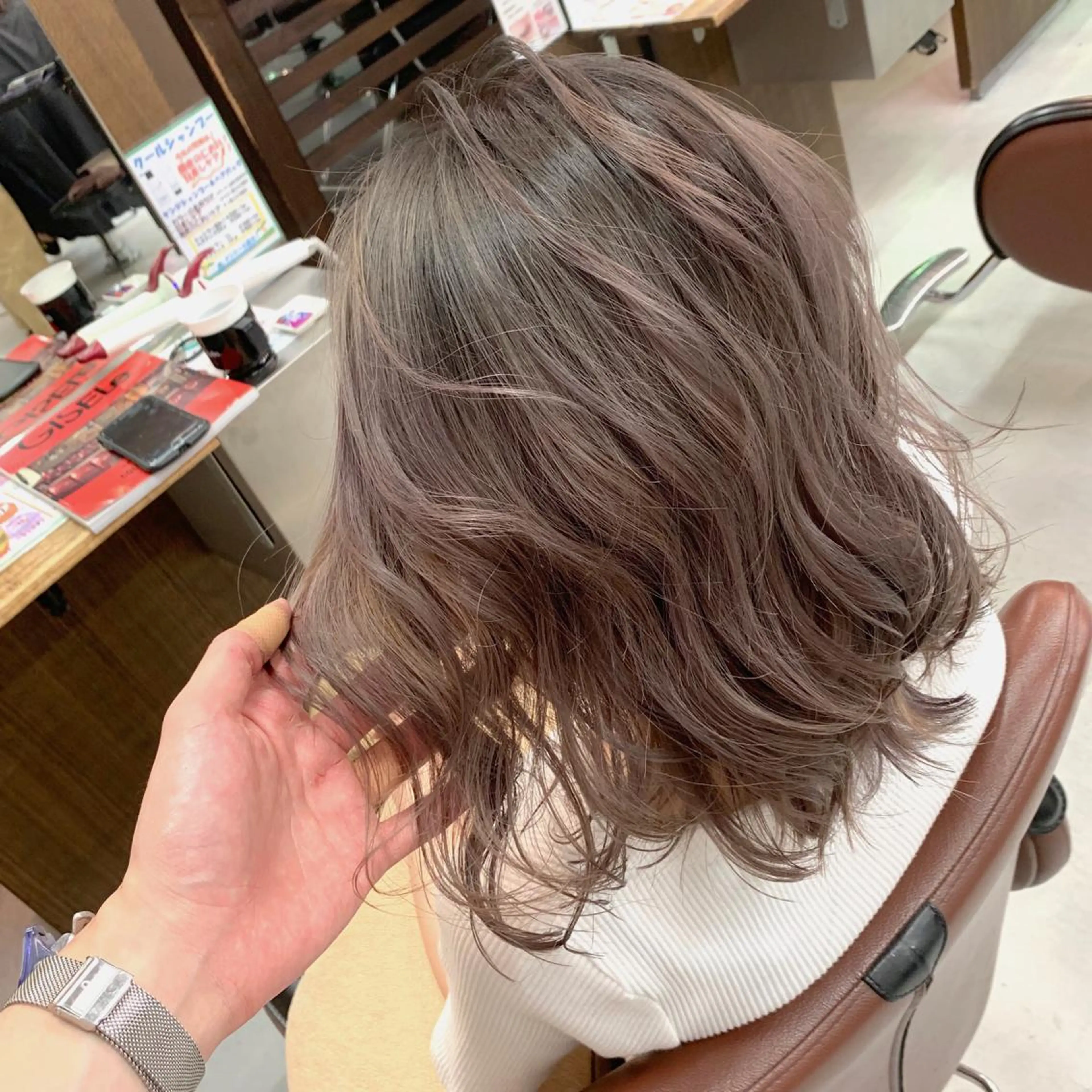 ミディアム カラー バレイヤージュ ハイライトカラー ハイライト レイヤーカット circus by KENJE 町田店のヘアスタイル