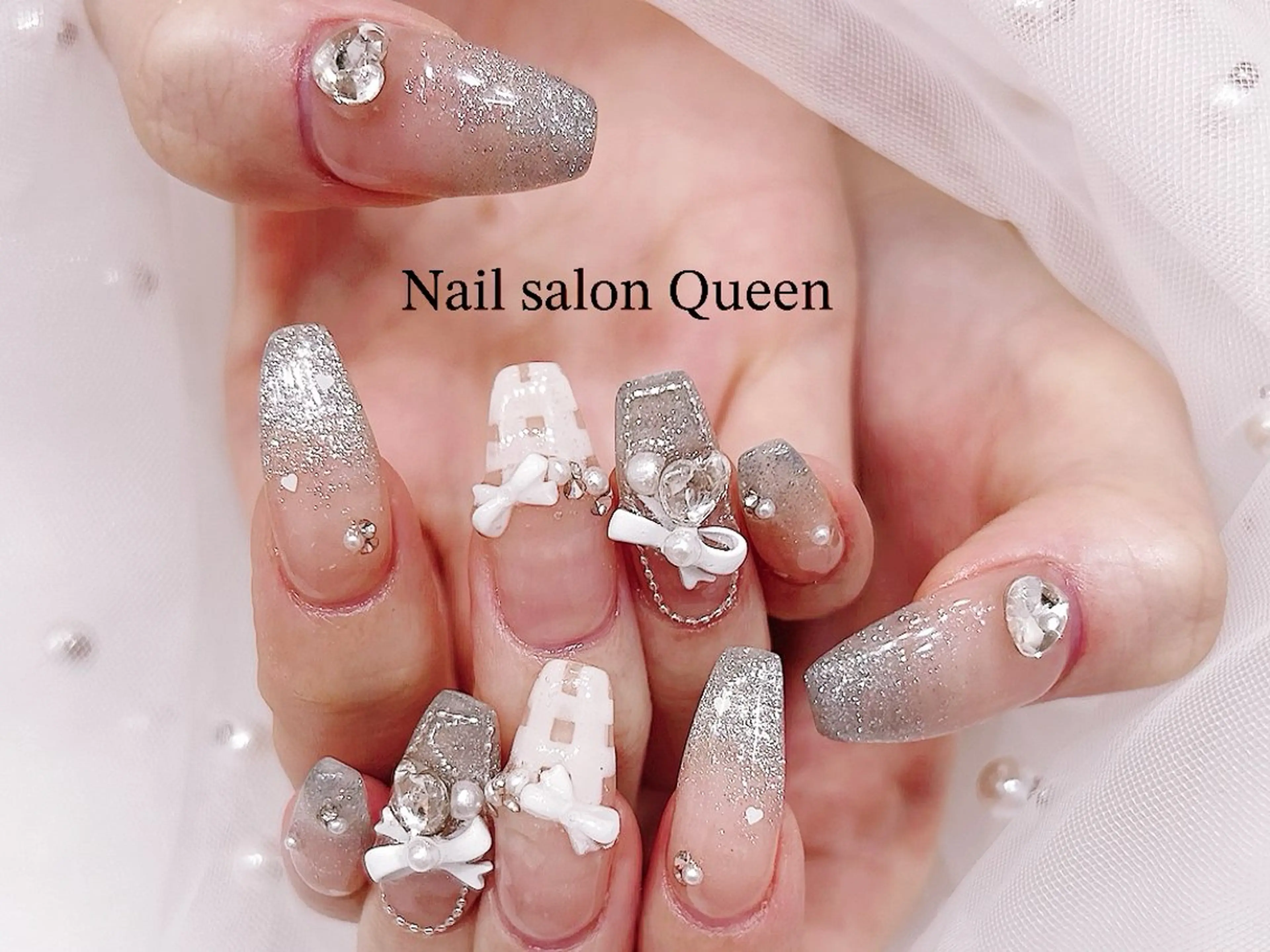 ネイル フットネイル キラキラネイル ラメ(グリッター) リボン ワンホンネイル ハンドネイル ネイルサロンクイーン 東京/新宿/大久保のネイルデザイン