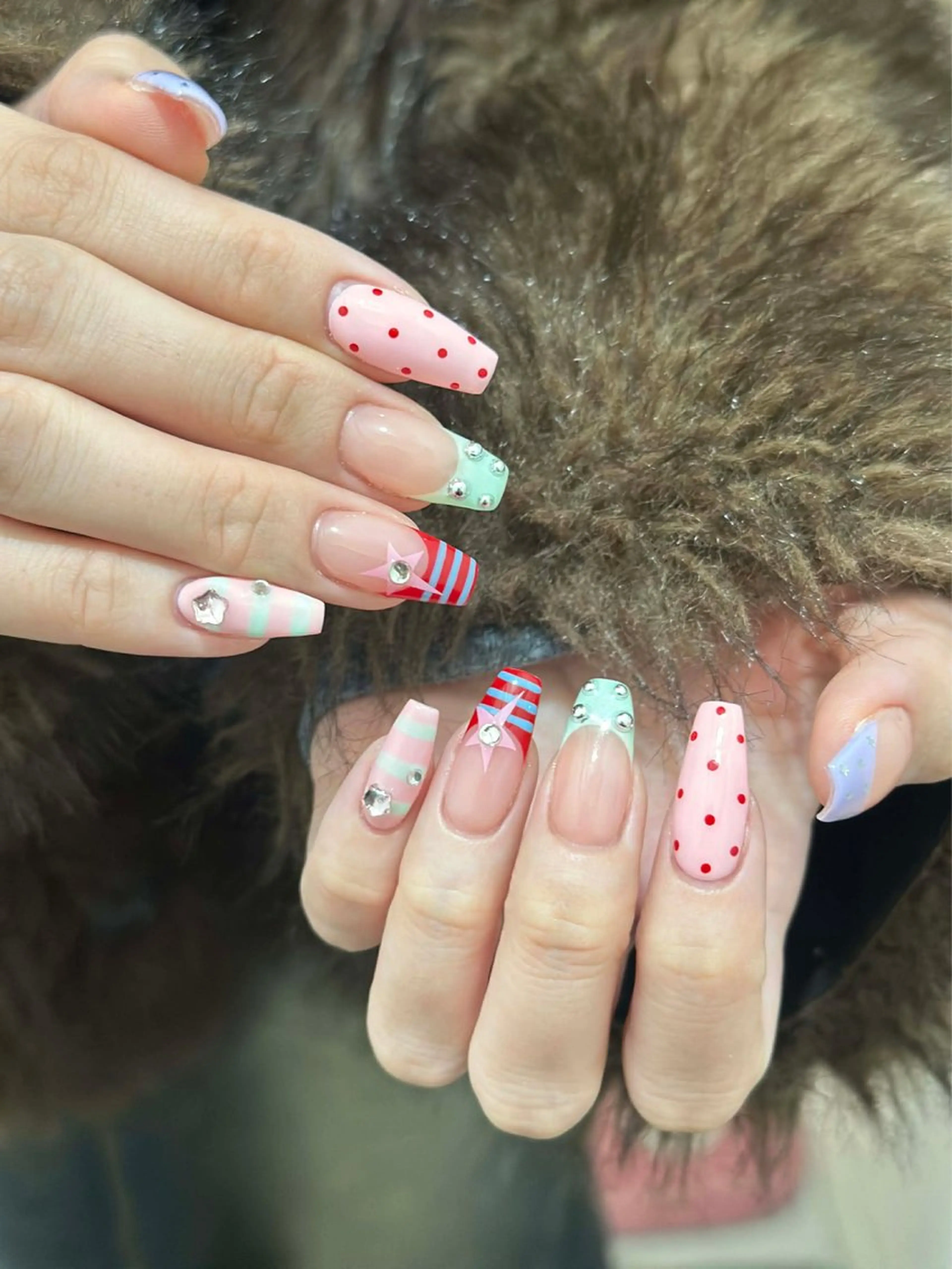 ネイル チークネイル ドット フレンチネイル グラデーション ハート ハンドネイル ハンドケア Eli Nails 新宿のネイルデザイン