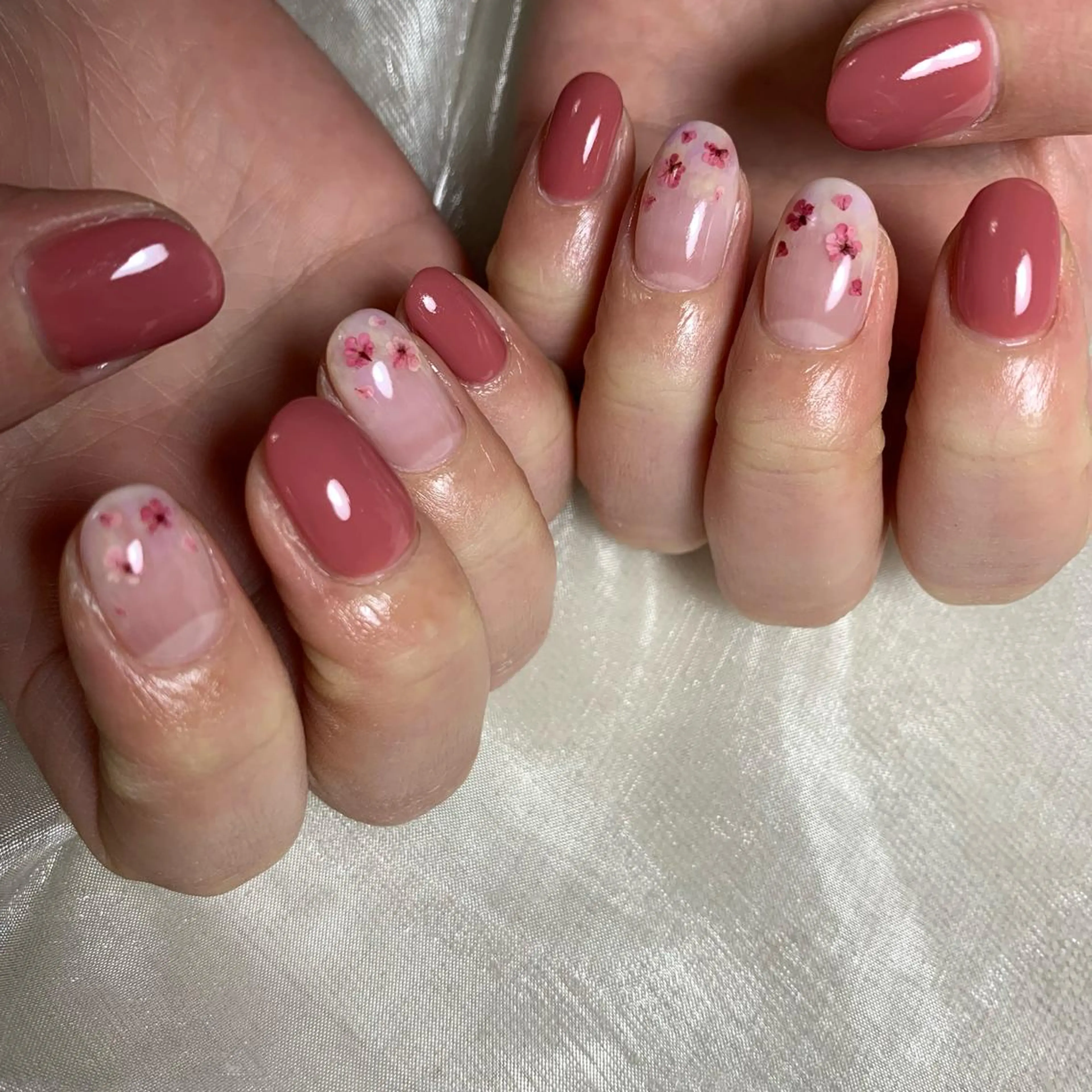 ネイル ハンドネイル repos~ルポ~所属・里見 麗のネイルデザイン