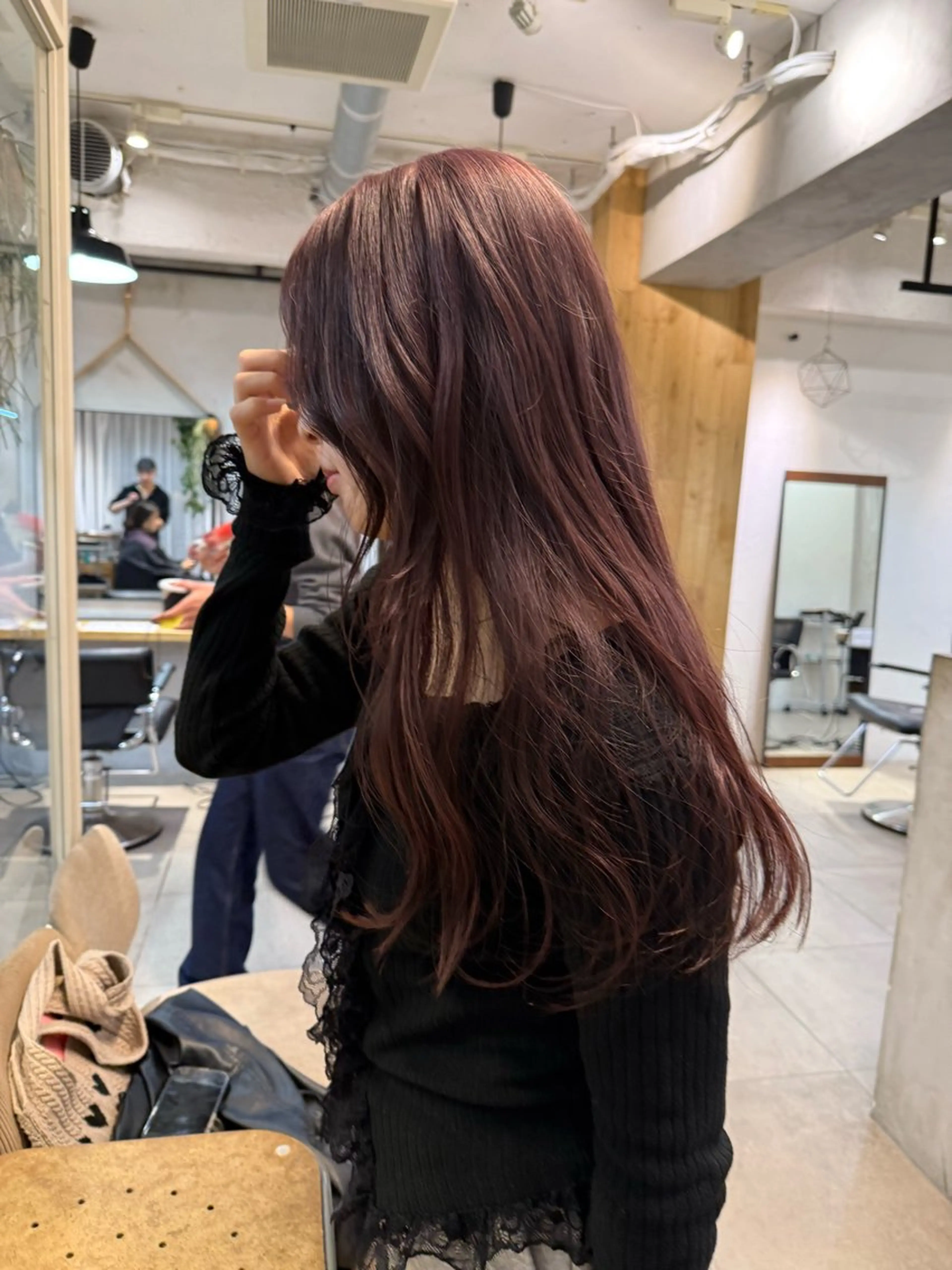 ロング カラー ミルクティー× グレージュMOMOのヘアスタイル