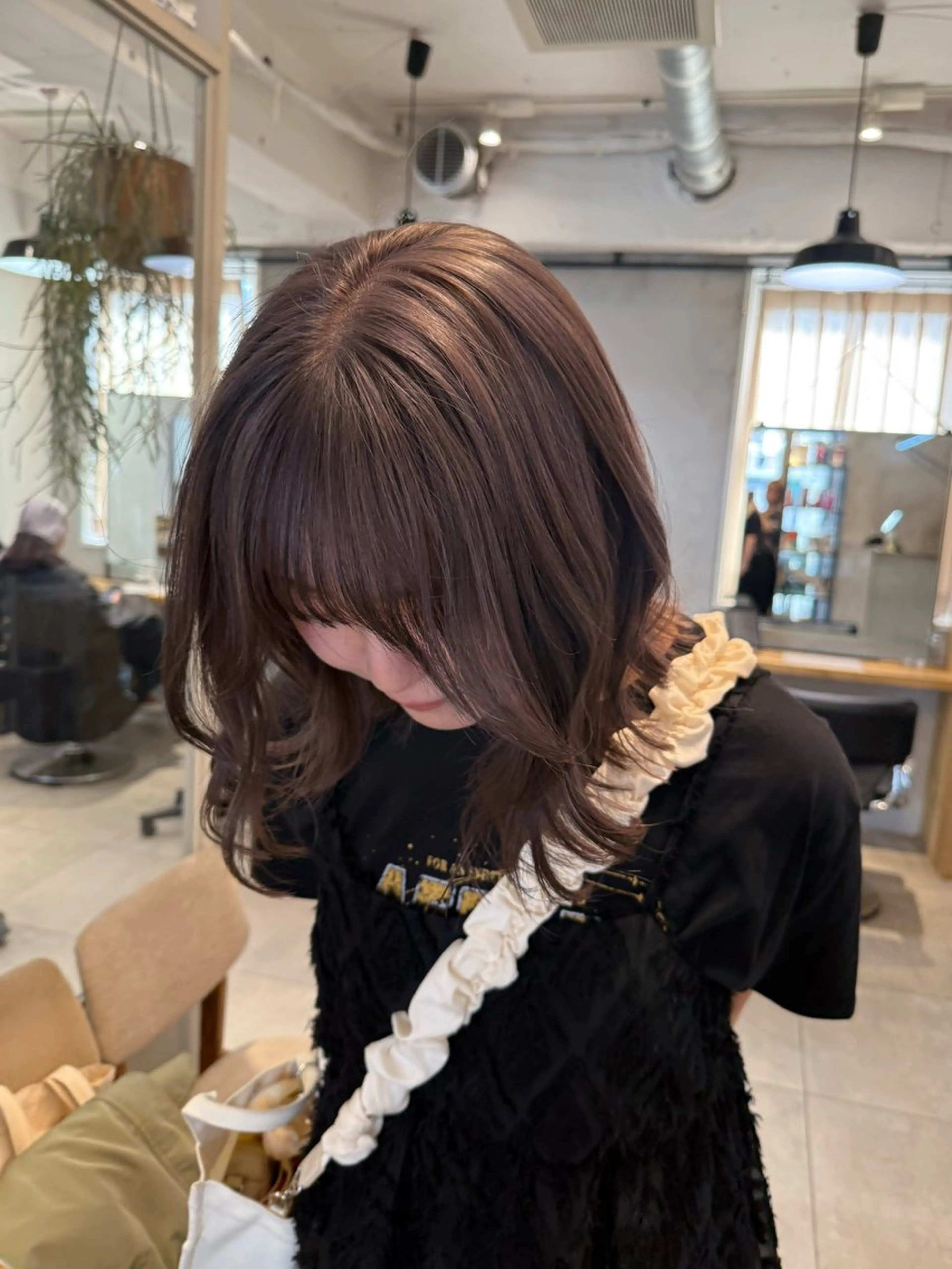 ミディアム カラー ミルクティー× グレージュMOMOのヘアスタイル