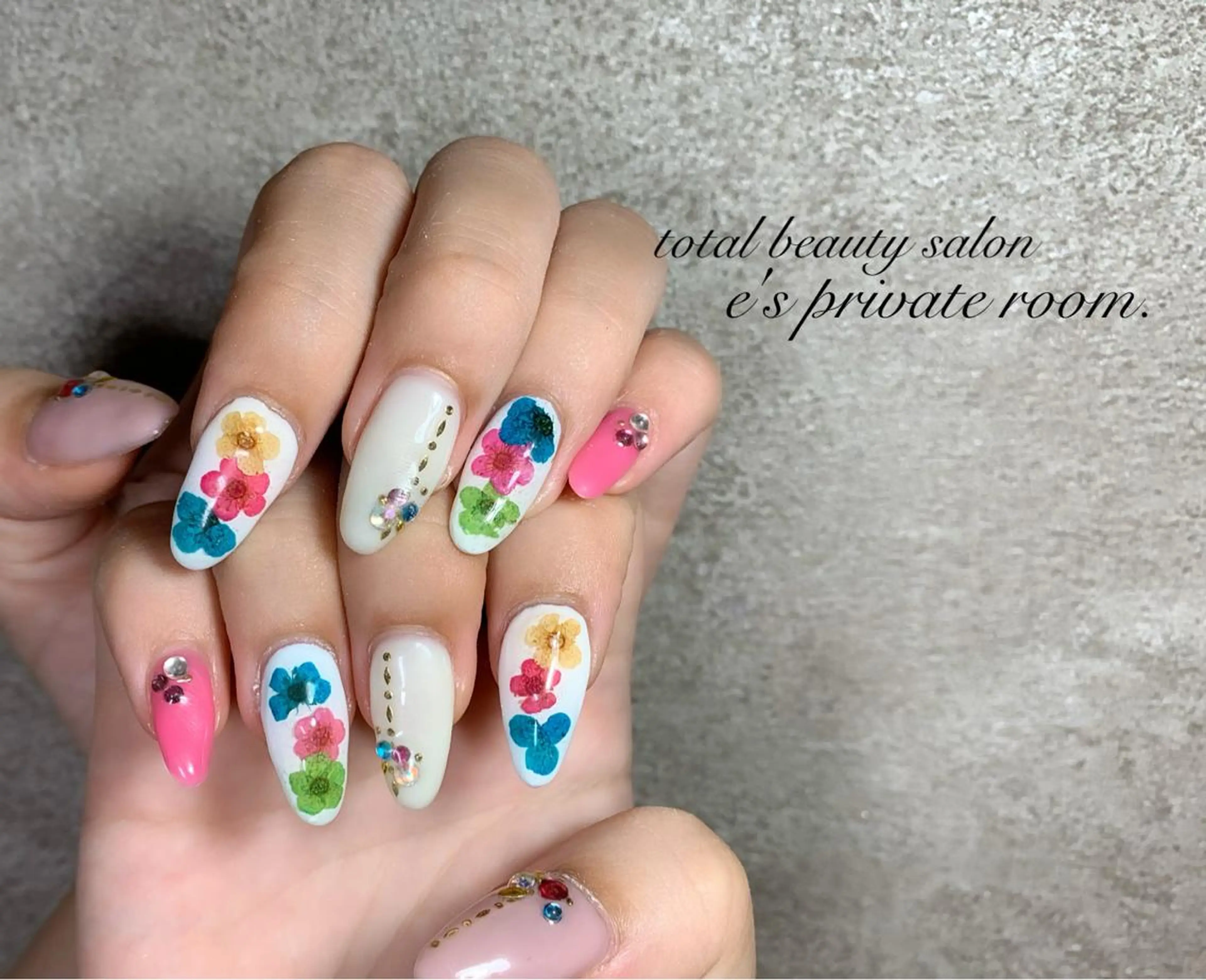 ネイル LAVISH nail salonのネイルデザイン