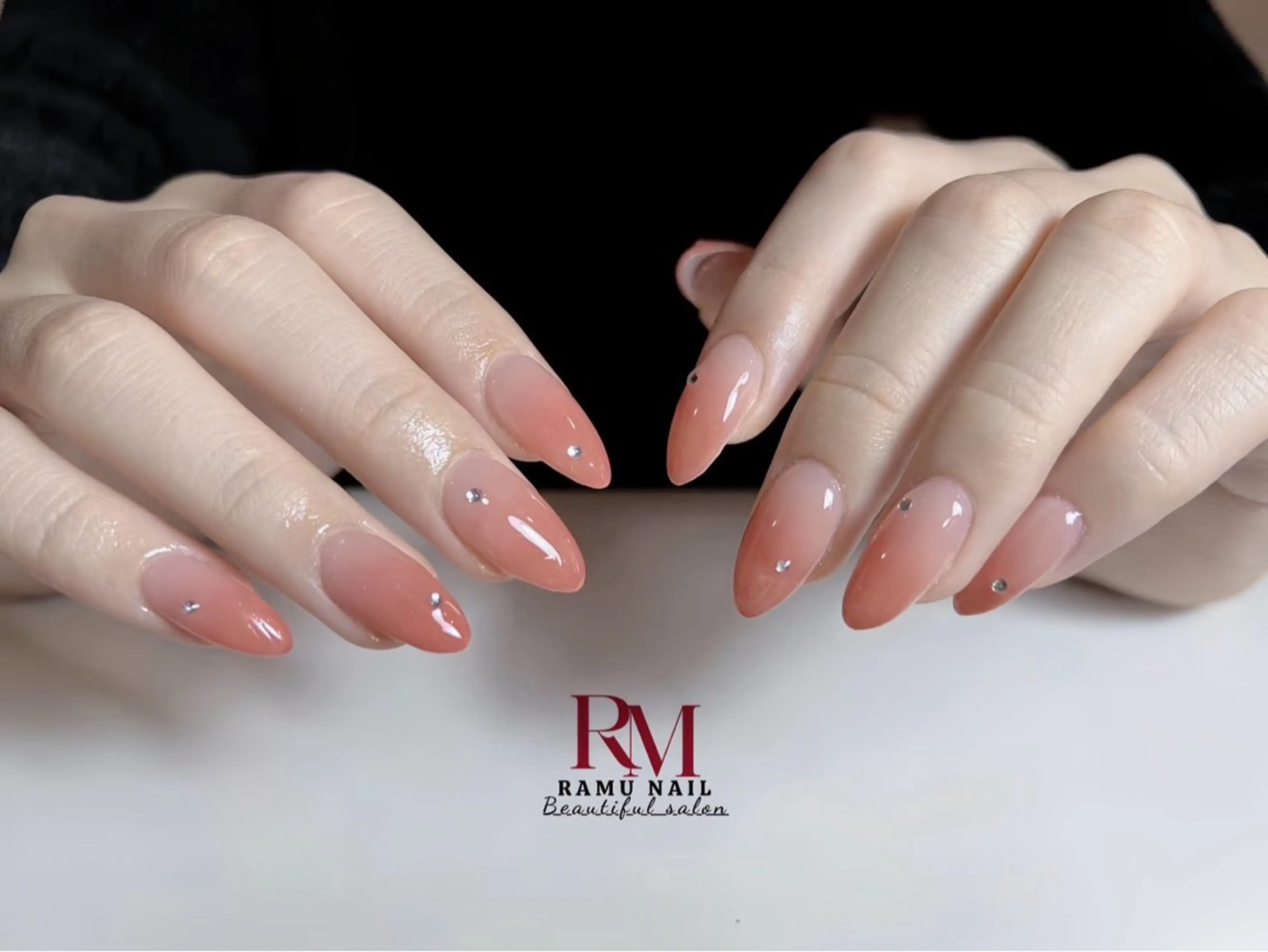 ネイル キラキラネイル マグネットネイル ミラーネイル ピンク ストーンネイル ハンドネイル RAMU Nail 恵比寿店のネイルデザイン