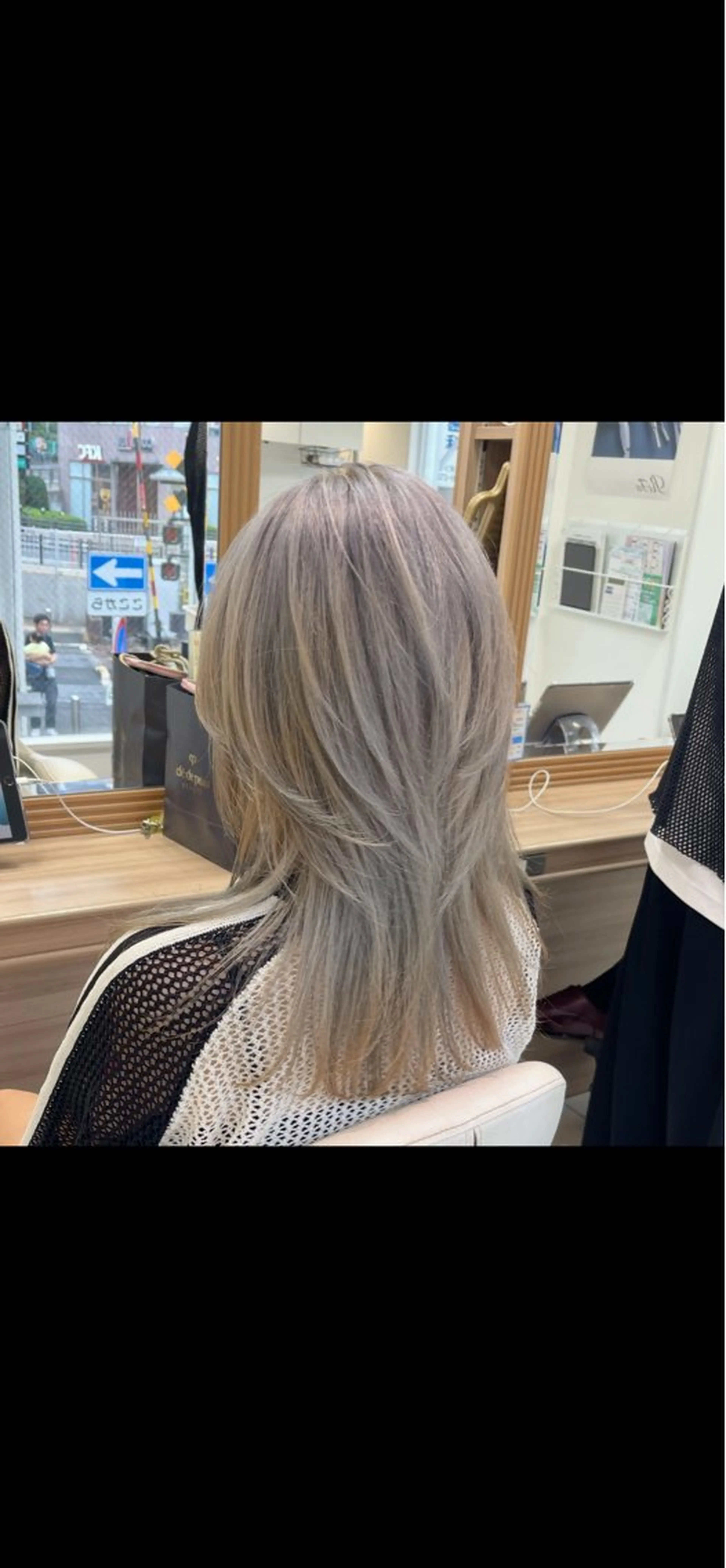 セミロング カラー ブリーチ ハイトーンカラー ウルフカット カット ヘアカラー トリートメント 🌹藤原 亜美🌹のヘアスタイル