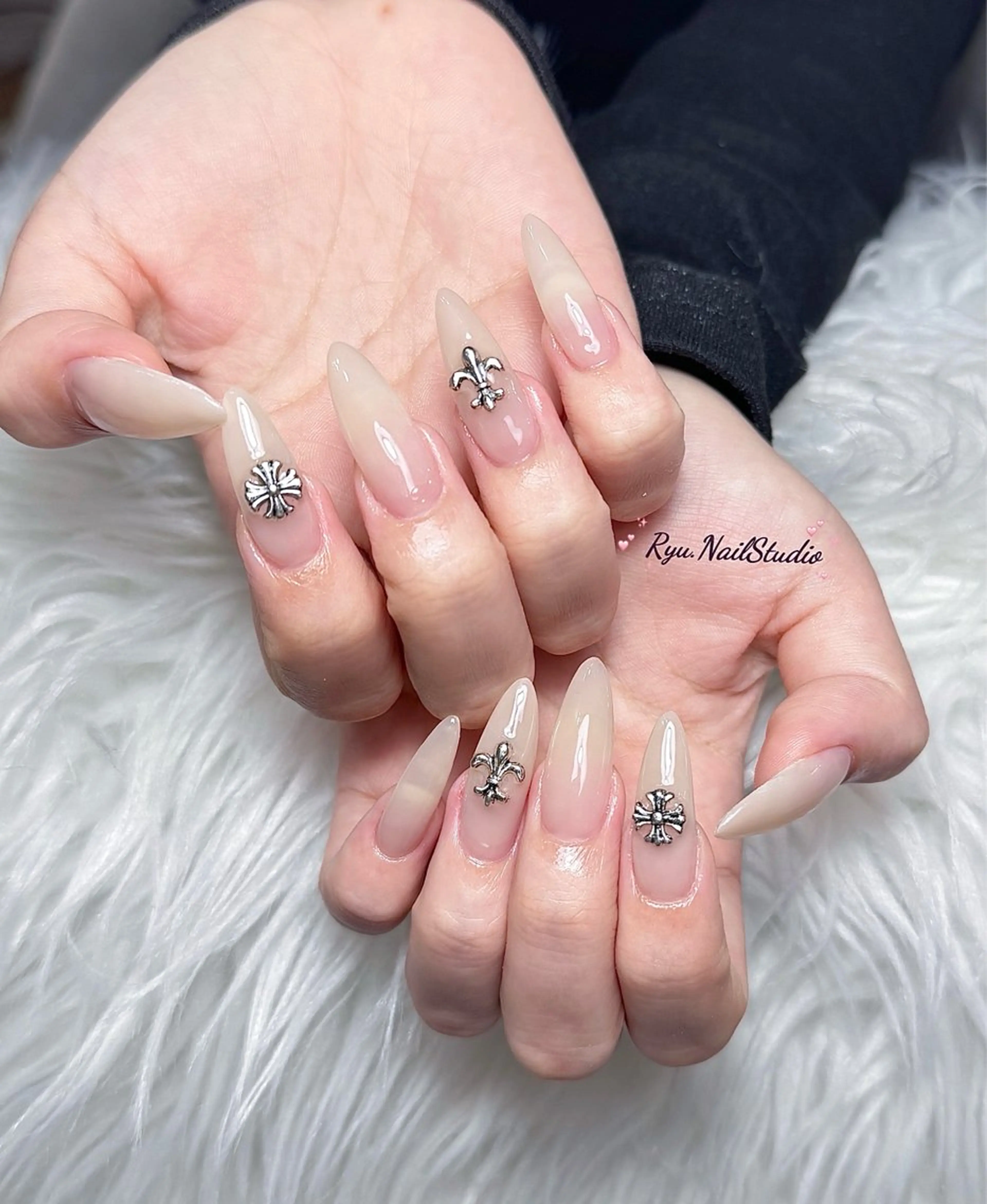 ネイル アートネイル フレンチネイル ジェルネイル キラキラネイル ニュアンスネイル Ryu Nail Studio所属・Ryu Nail YukiChanのネイルデザイン