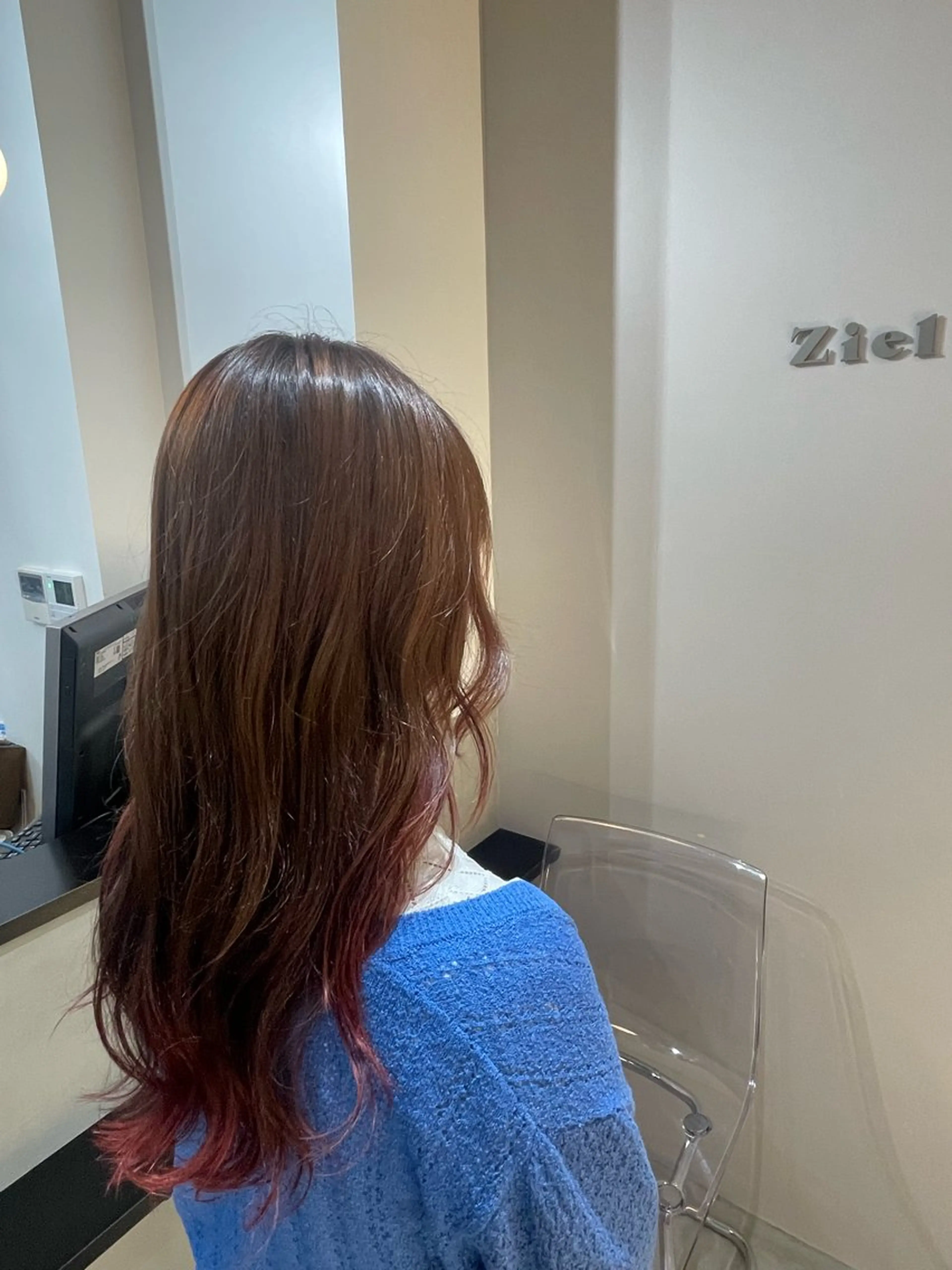 ロング カラー Ziel所属・め みのヘアスタイル