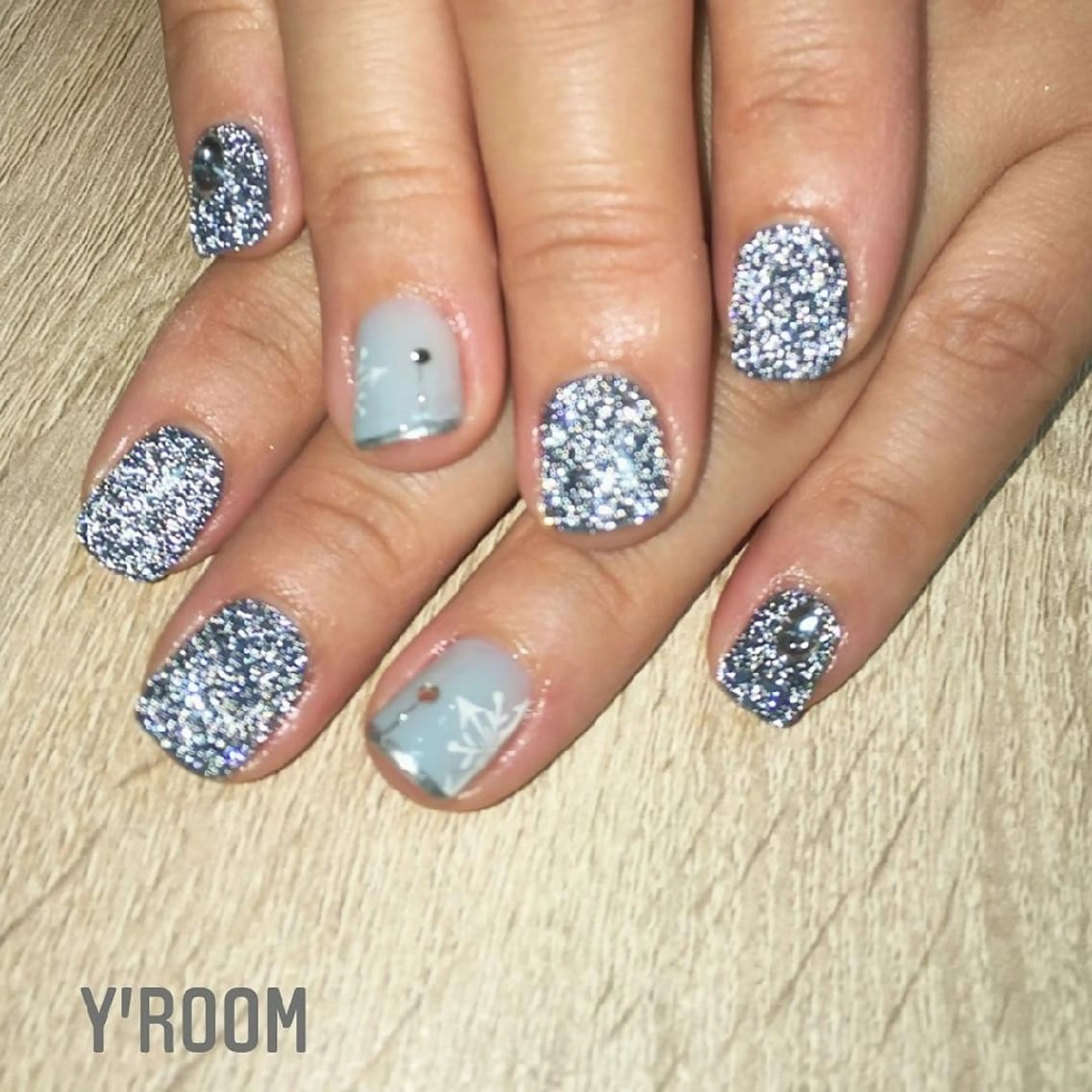 ネイル フラッシュネイル ジェルネイル キラキラネイル ニュアンスネイル ワンカラーネイル YUKA （ネイリスト）のネイルデザイン