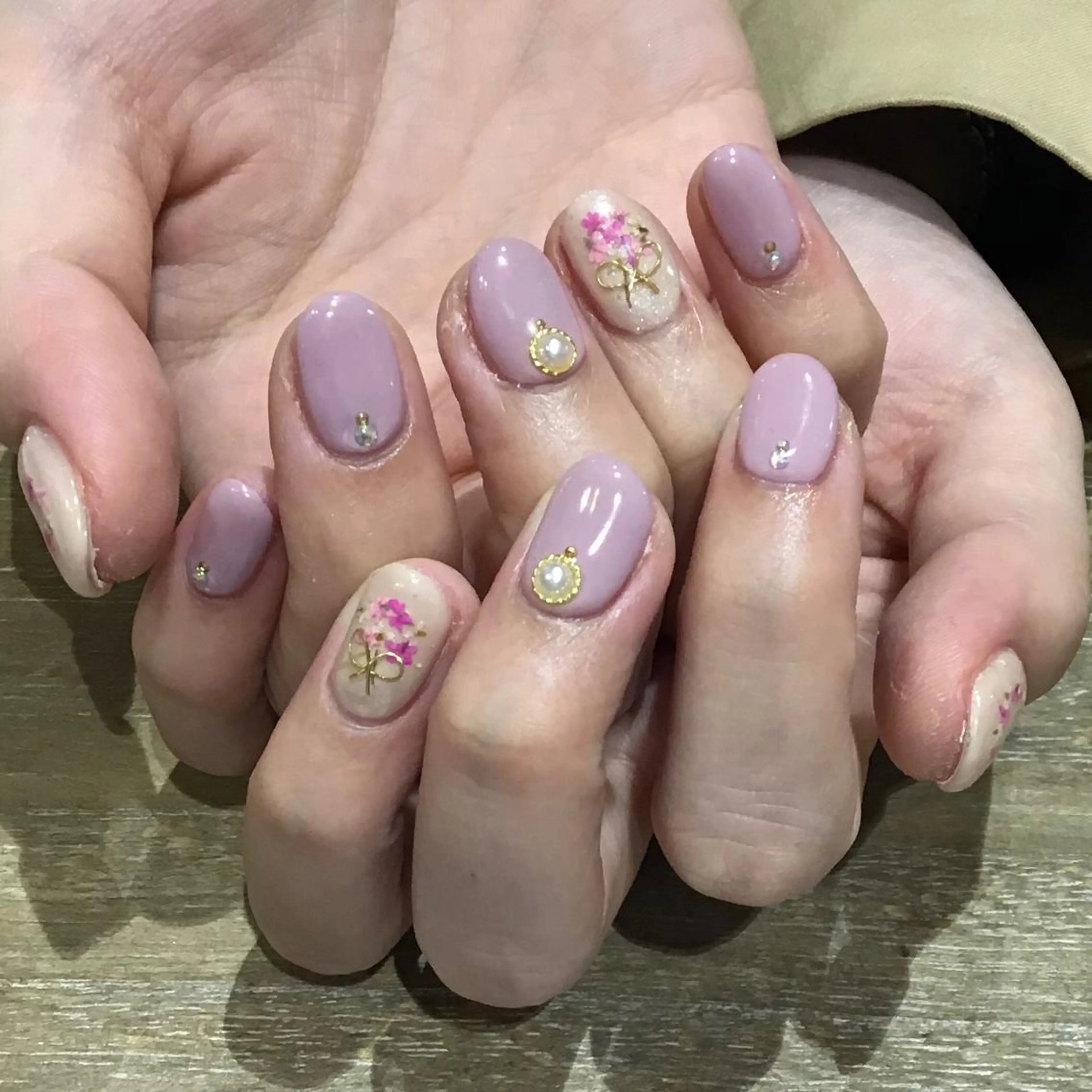 ネイル ハンドネイル Nest 三田のマツエク・マツパデザイン