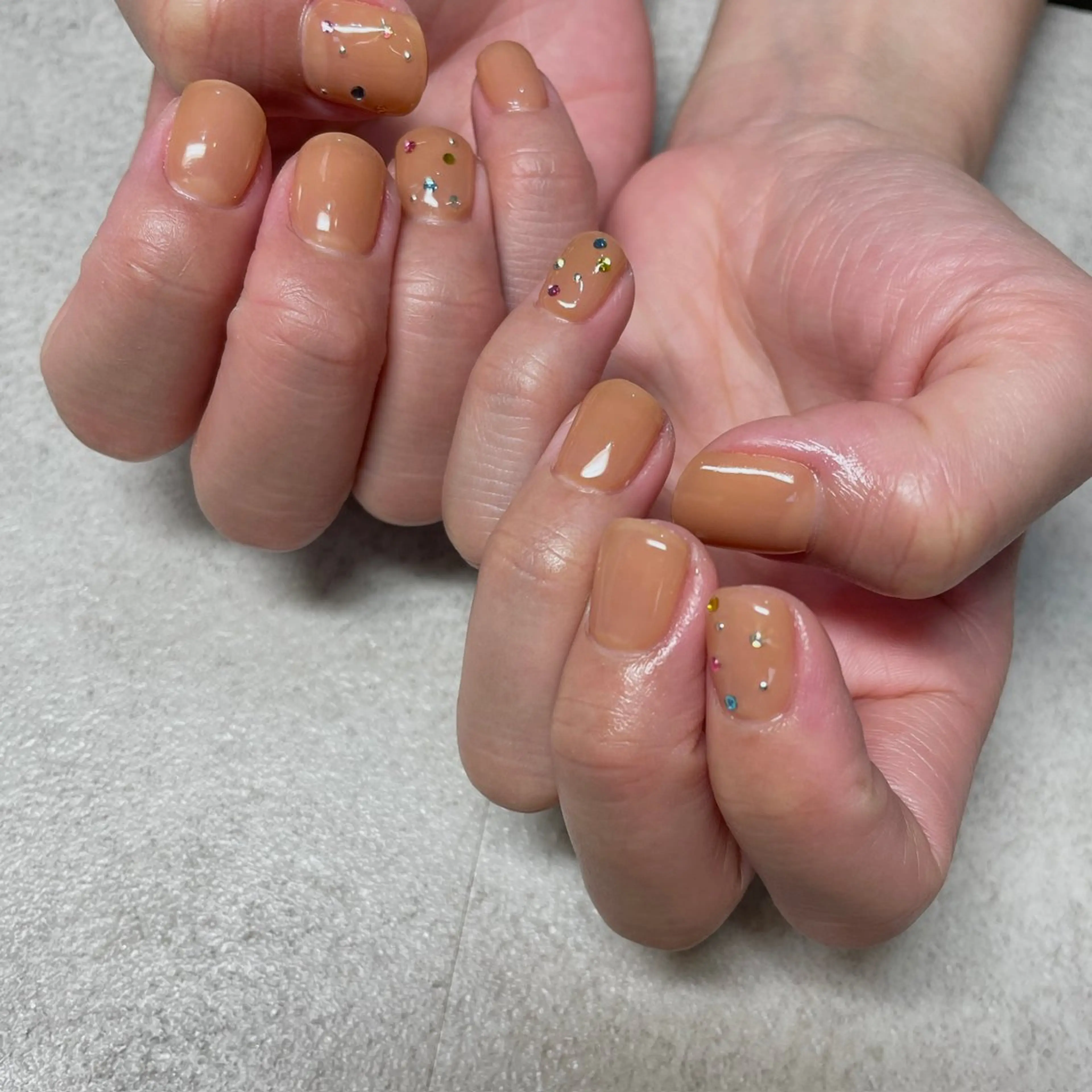 ネイル カジュアル ワンカラーネイル ショートネイル シンプルネイル ストーンネイル ハンドネイル acs.n所属・ネイル，耳つぼ 風間すみれのその他イメージ