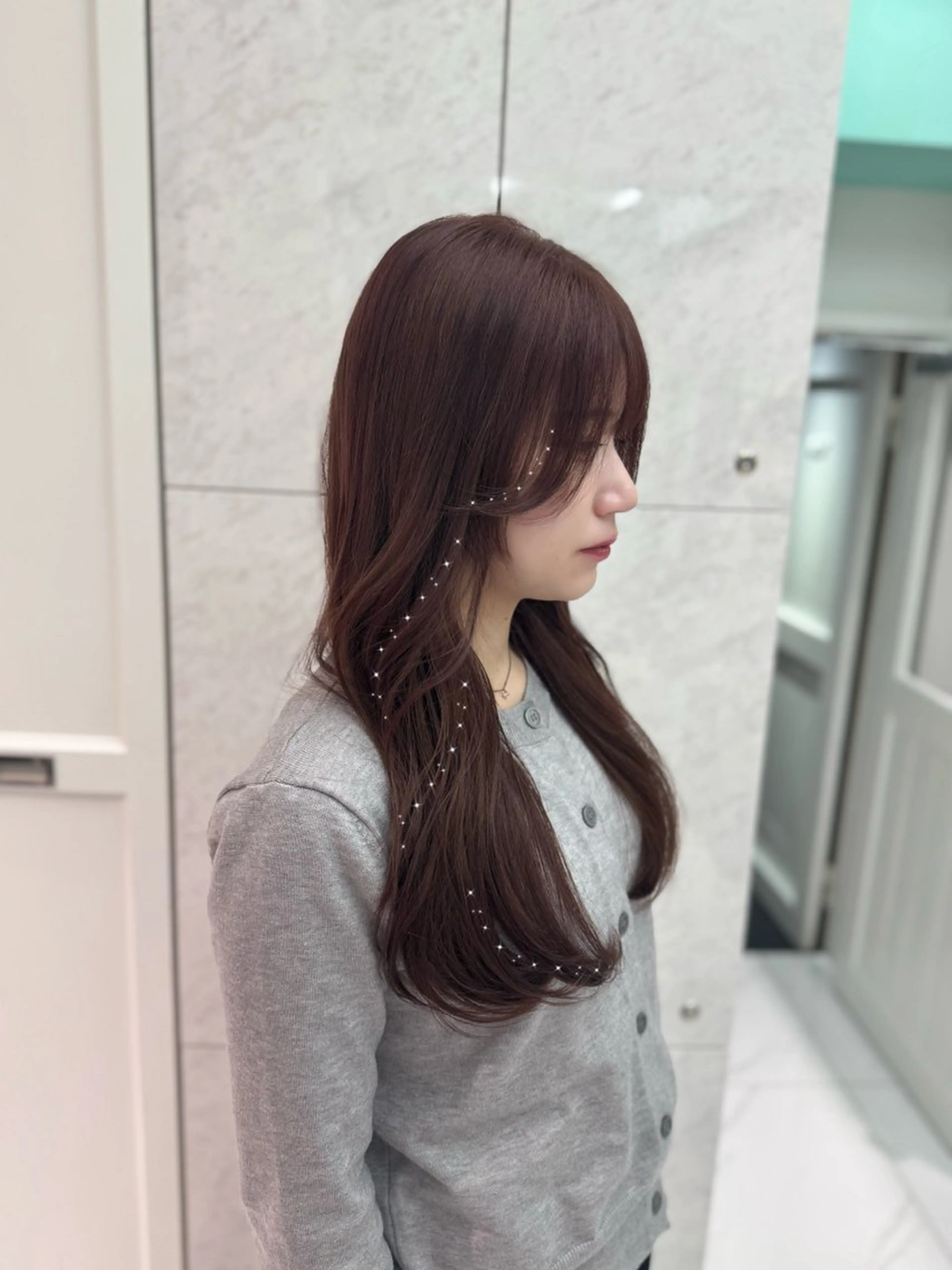 ロング カラー カット ヘアカラー トリートメント 透明感カラー/顔周り カット/レイヤーにかのヘアスタイル