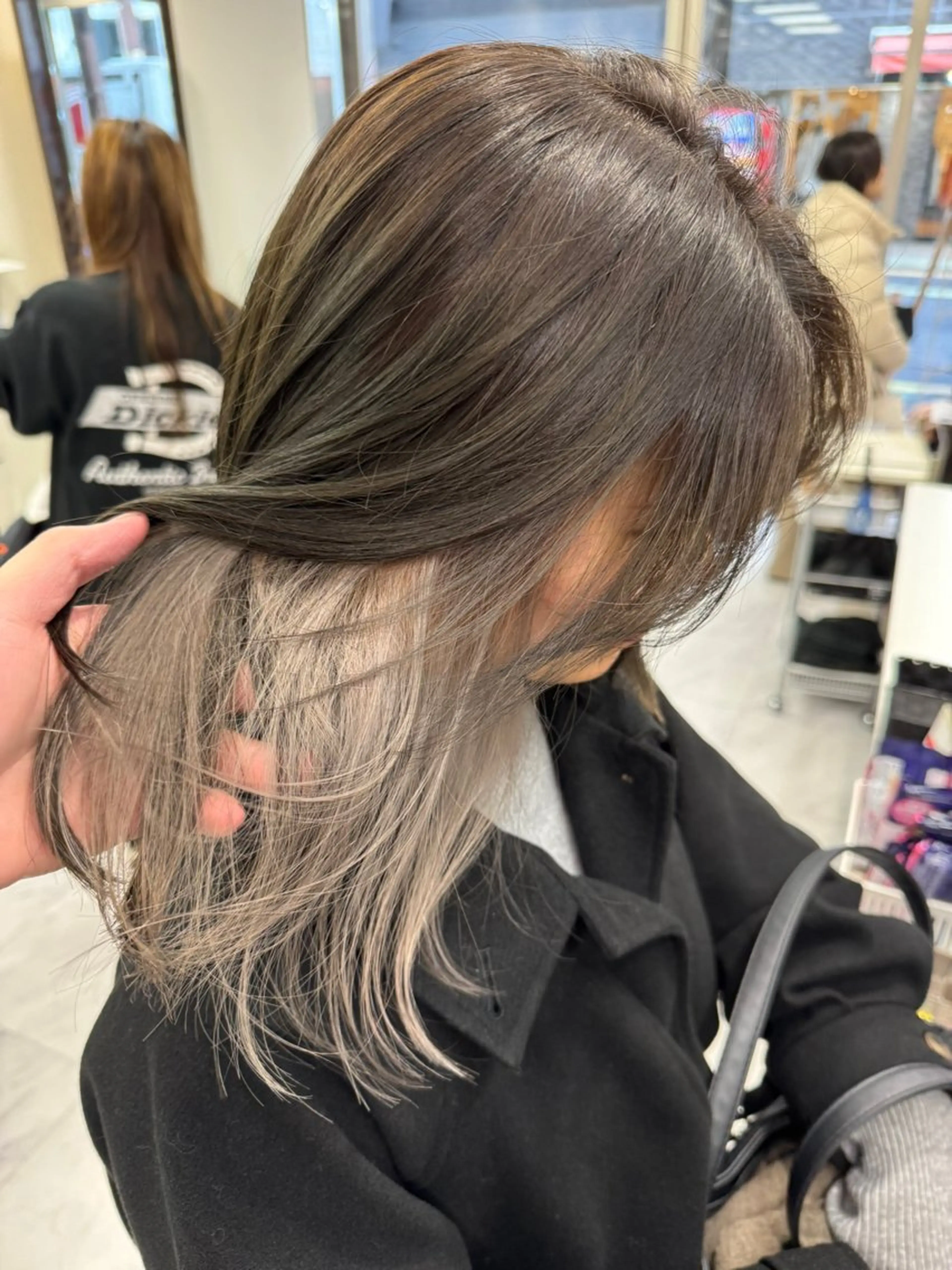 ミディアム カラー ヘアアレンジ 切りっぱなしボブ ミディアムレイヤー ミストバング ブリーチ ブラウンカラー カット ヘアカラー トリートメント 目黒 碧人のヘアスタイル