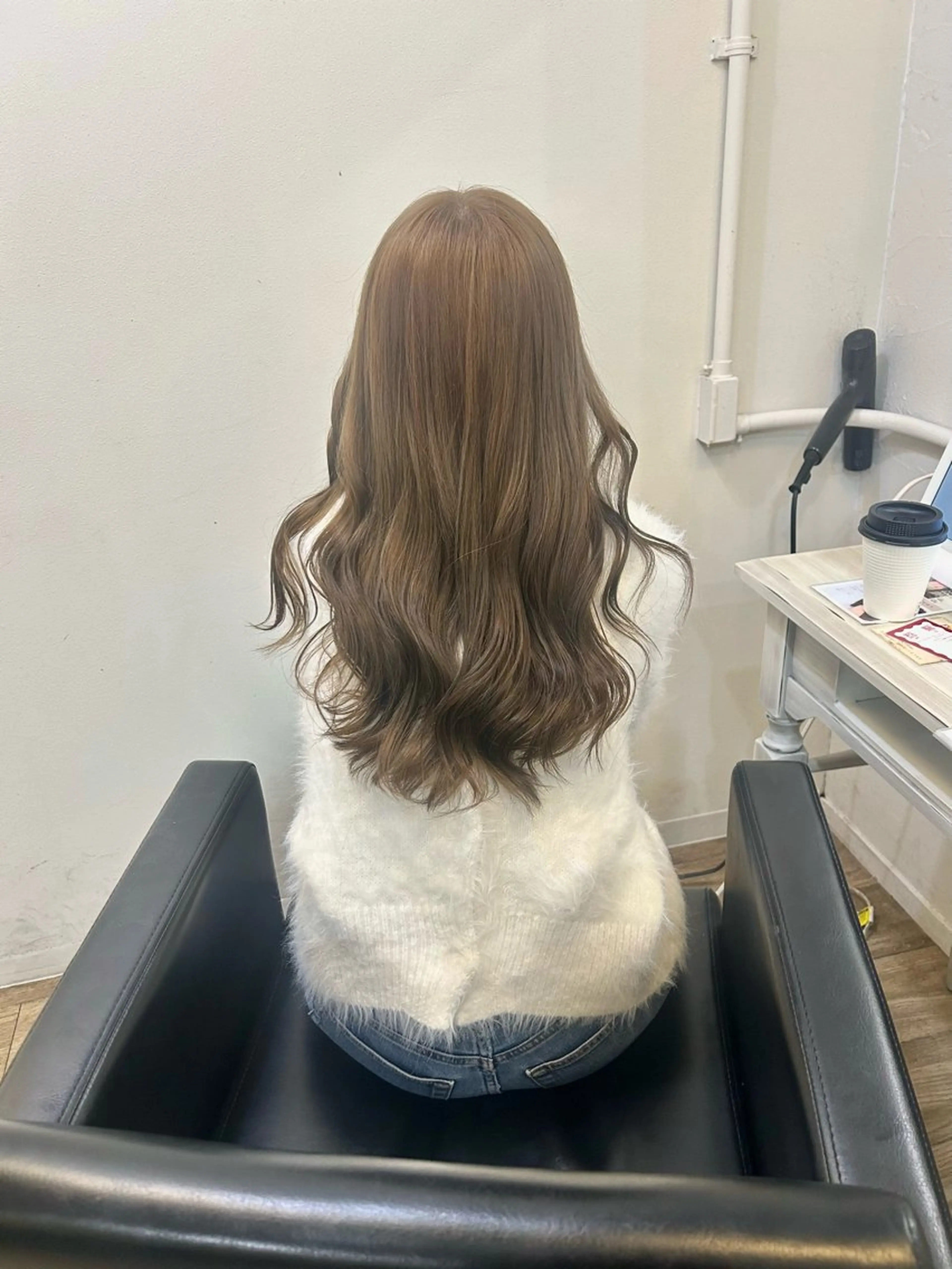 ロング カラー ショートボブ ロングレイヤー アッシュ ベージュカラー ブリーチ ヘアカラー トリートメント 透明感カラー特化/ ベージュ/梅田/英輝のヘアスタイル