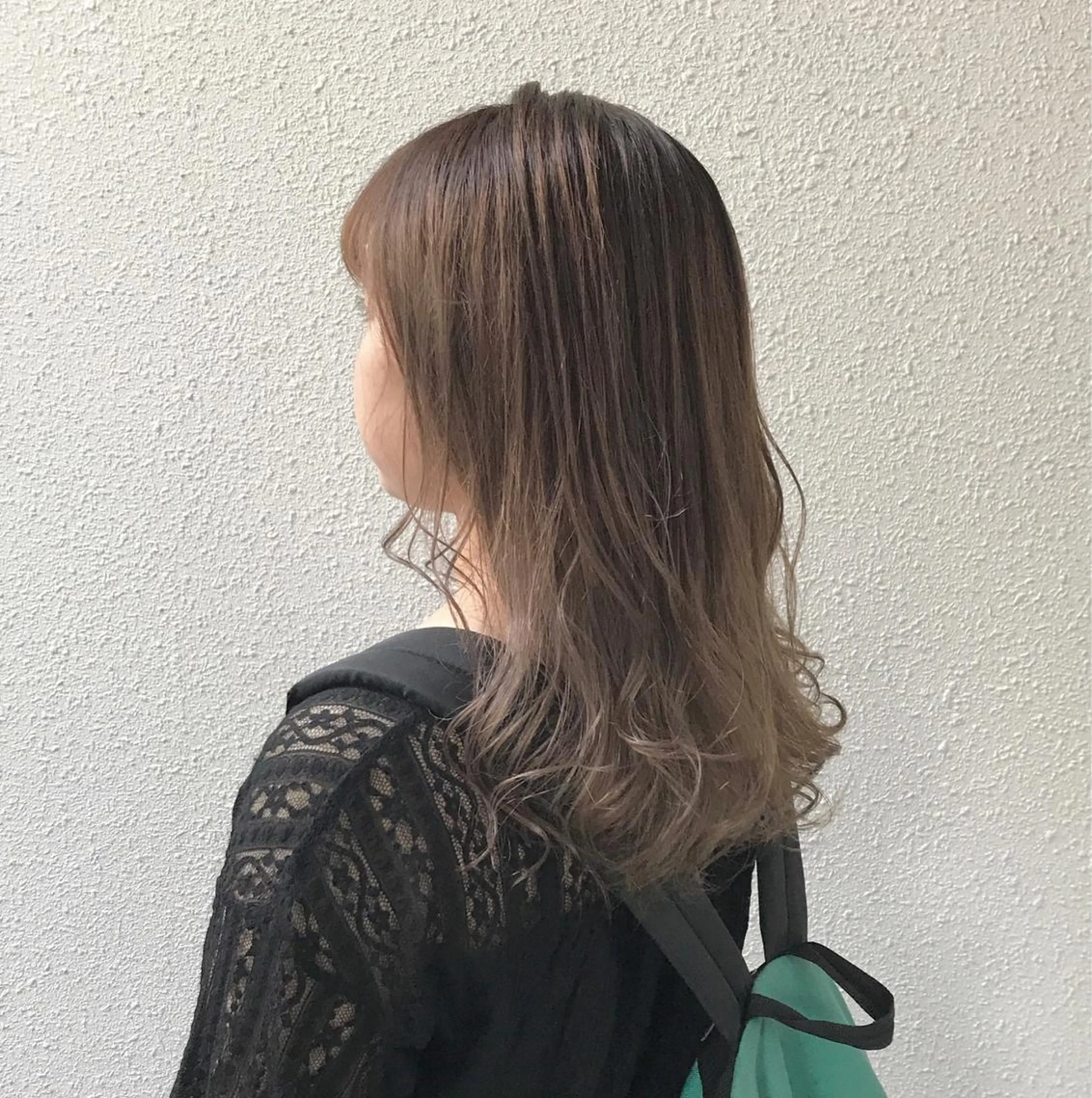 セミロング カラー ベージュカラー ダブルカラー ハイライトカラー ハイライト インナーカラー/天神 ブリーチ/吉田のヘアスタイル