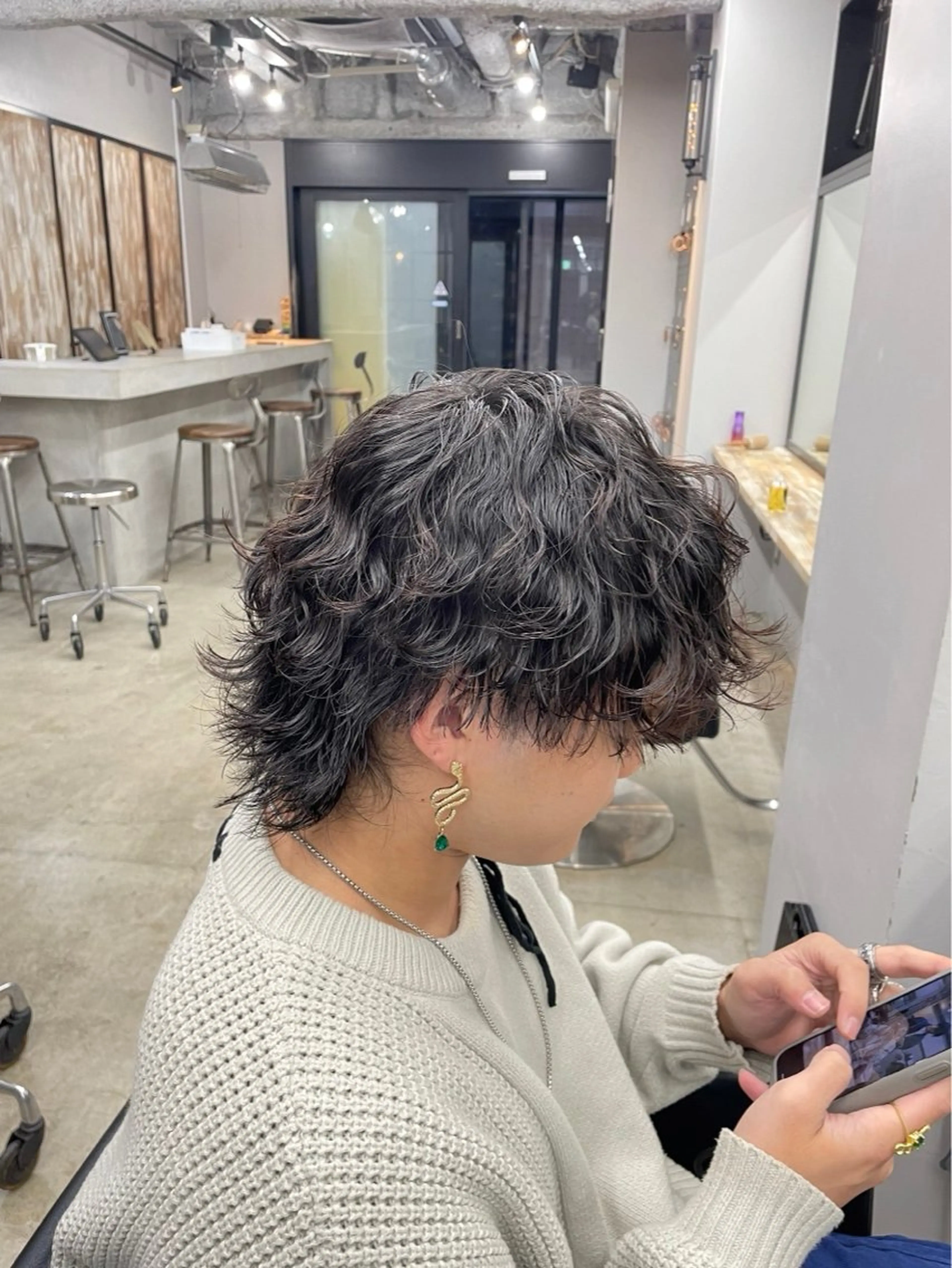 カラー メンズ メンズパーマ 波巻きパーマ メンズカット/パーマ 艶カラーTAIGA︎のヘアスタイル