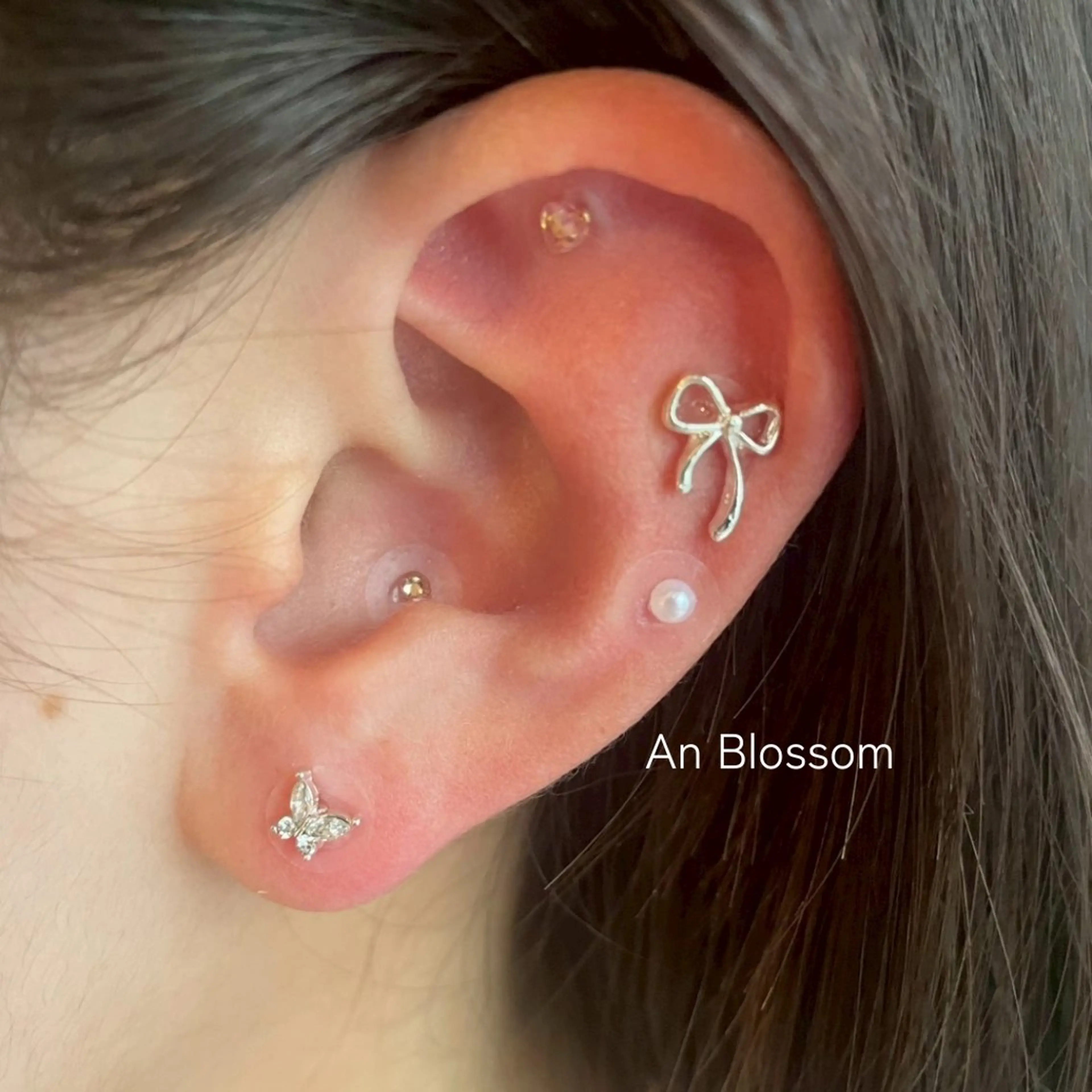 可愛いく不調改善💖耳ツボジュエリー(両耳10粒)/耳リフレ付き👂✨の写真