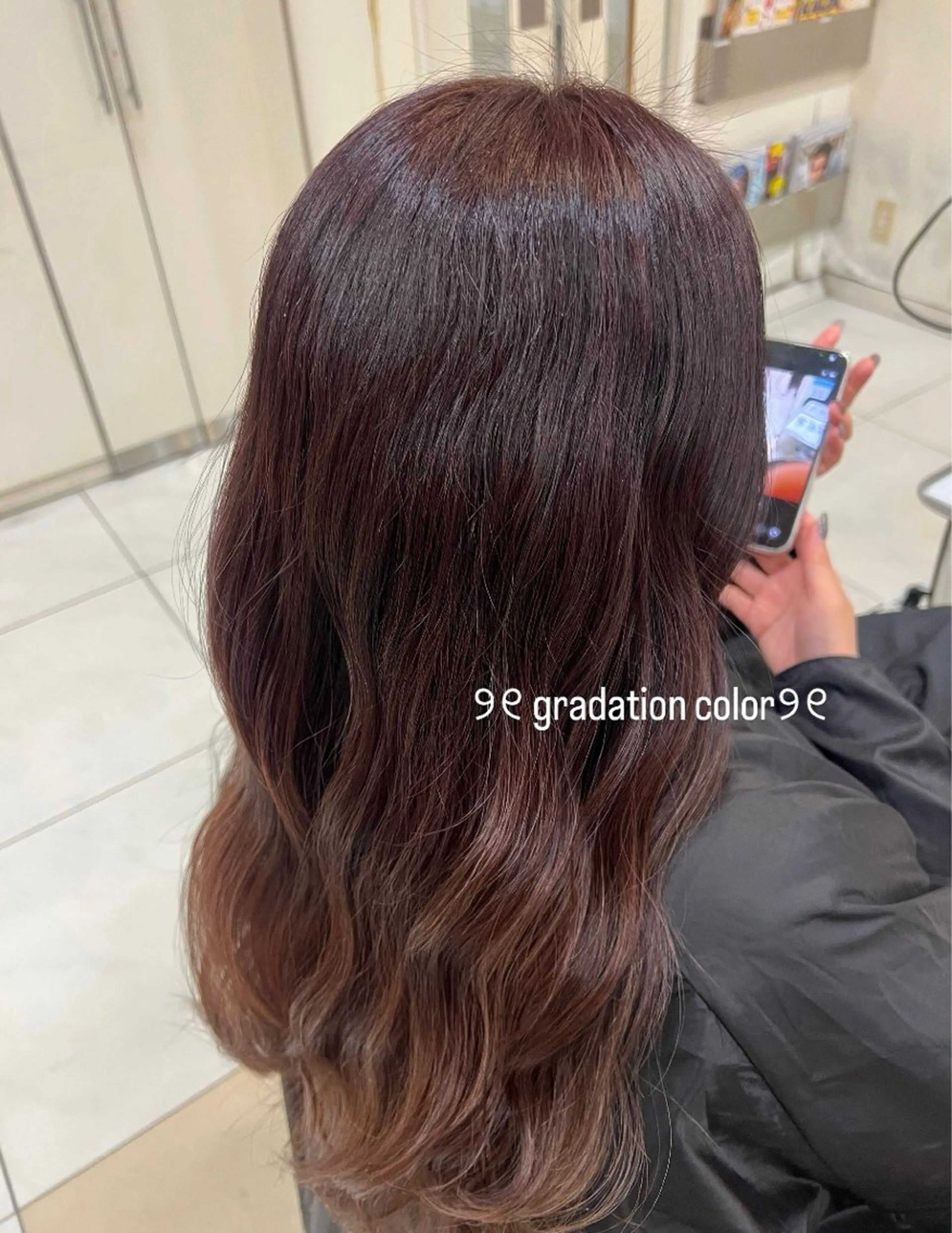 ロング カラー ブリーチ グラデーションカラー 友田 未来のヘアスタイル