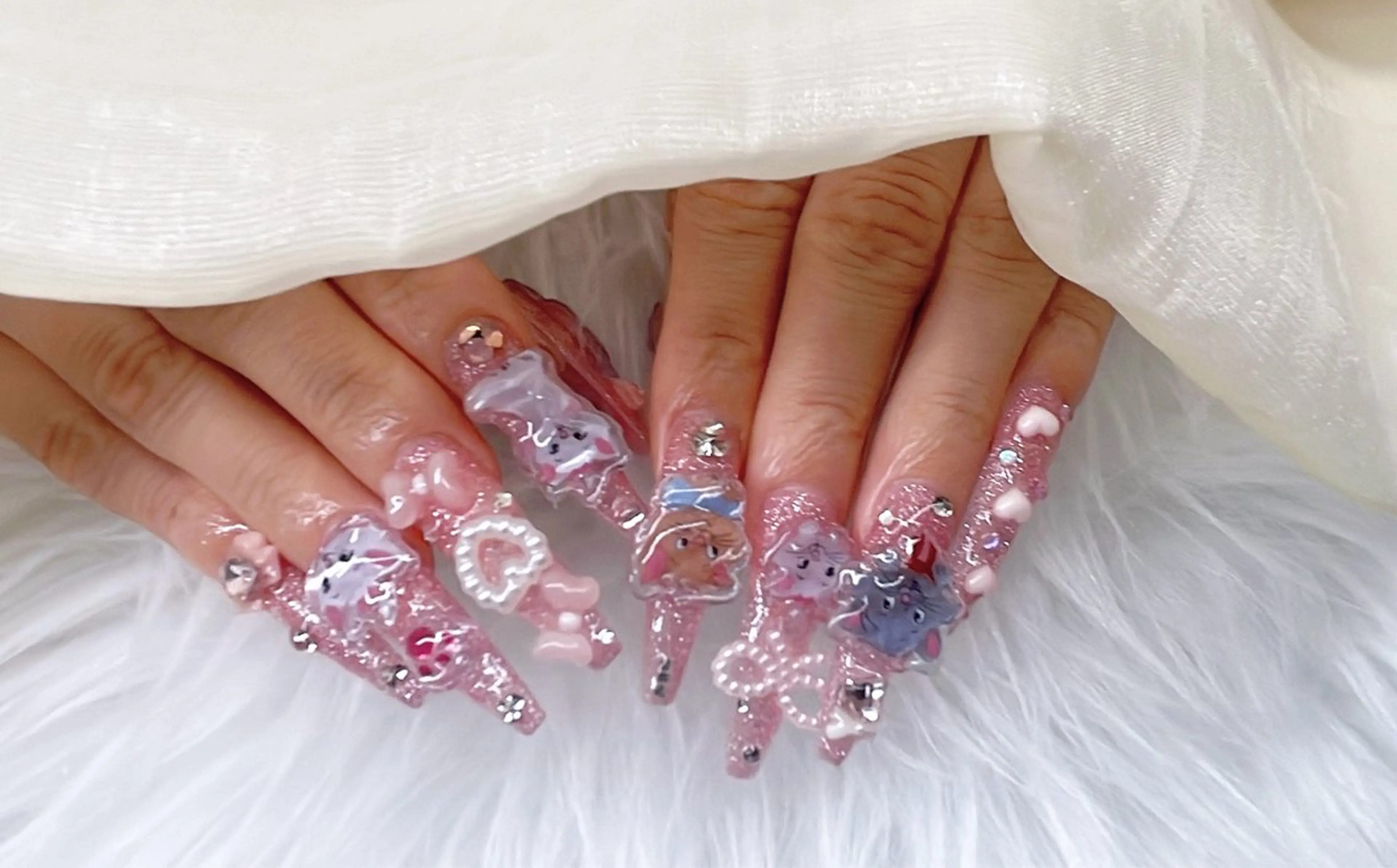 ネイル アニマル柄 チークネイル 成人式 フラッシュネイル フットネイル ハンドネイル 大宮駅5分/持込/ 長さだし/Umのネイルデザイン