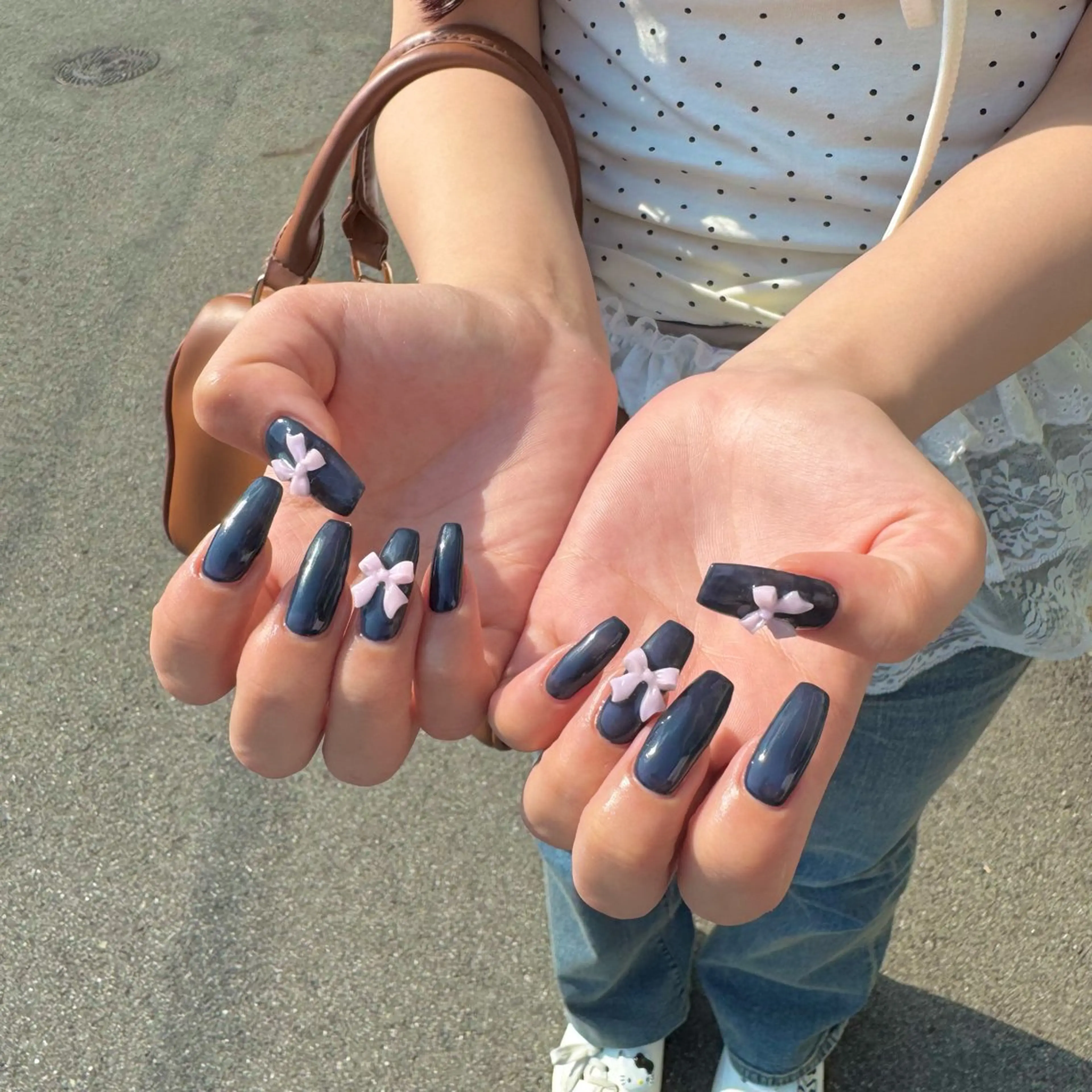 ネイル ネイビー リボン ハンドネイル Nail Sant Esperanza by SALON DE やす所属・Sant Esperanzaのネイルデザイン