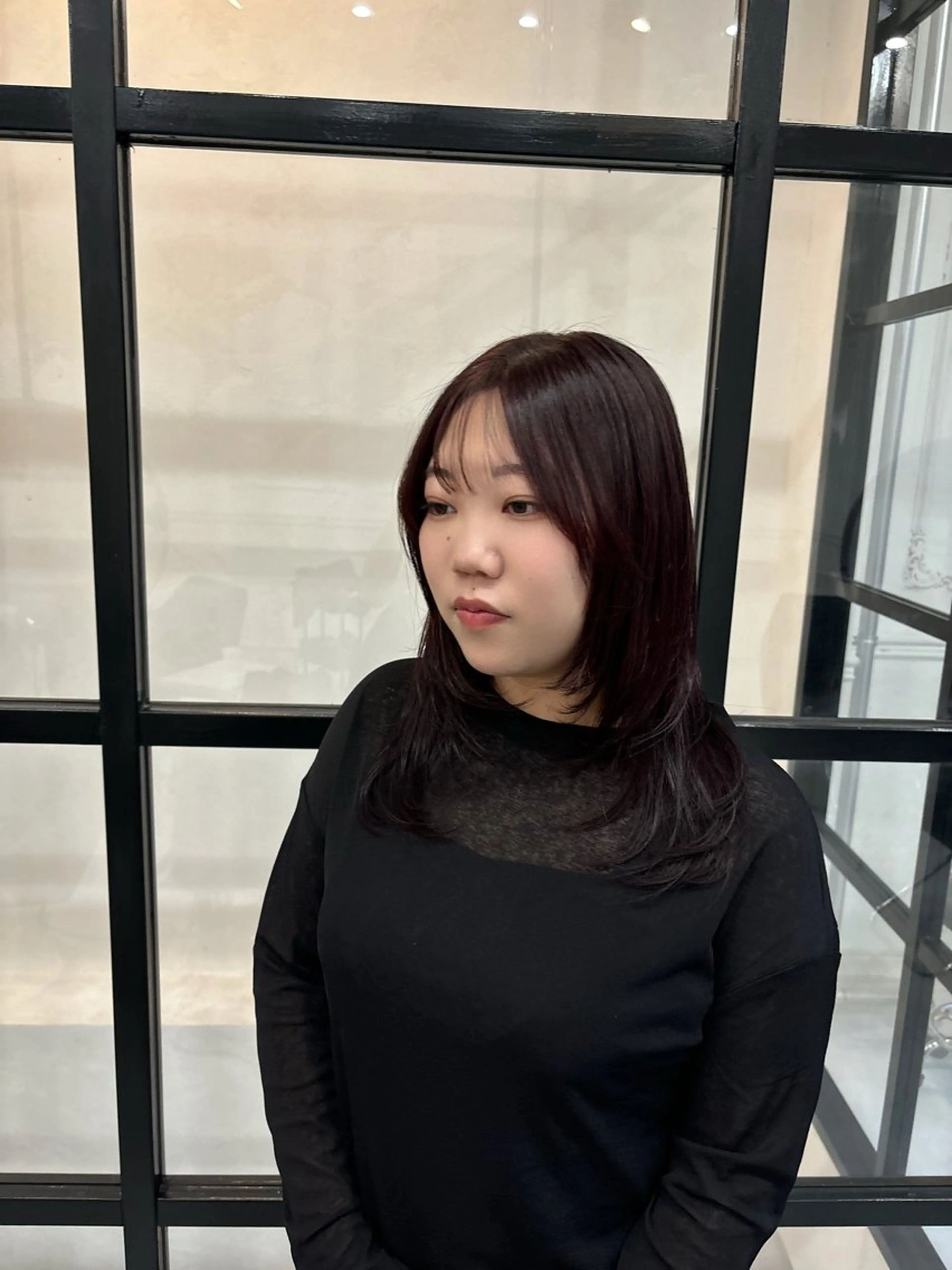 ミディアム カラー レッドカラー レイヤーカット MaisonHALU 松浦光咲のヘアスタイル