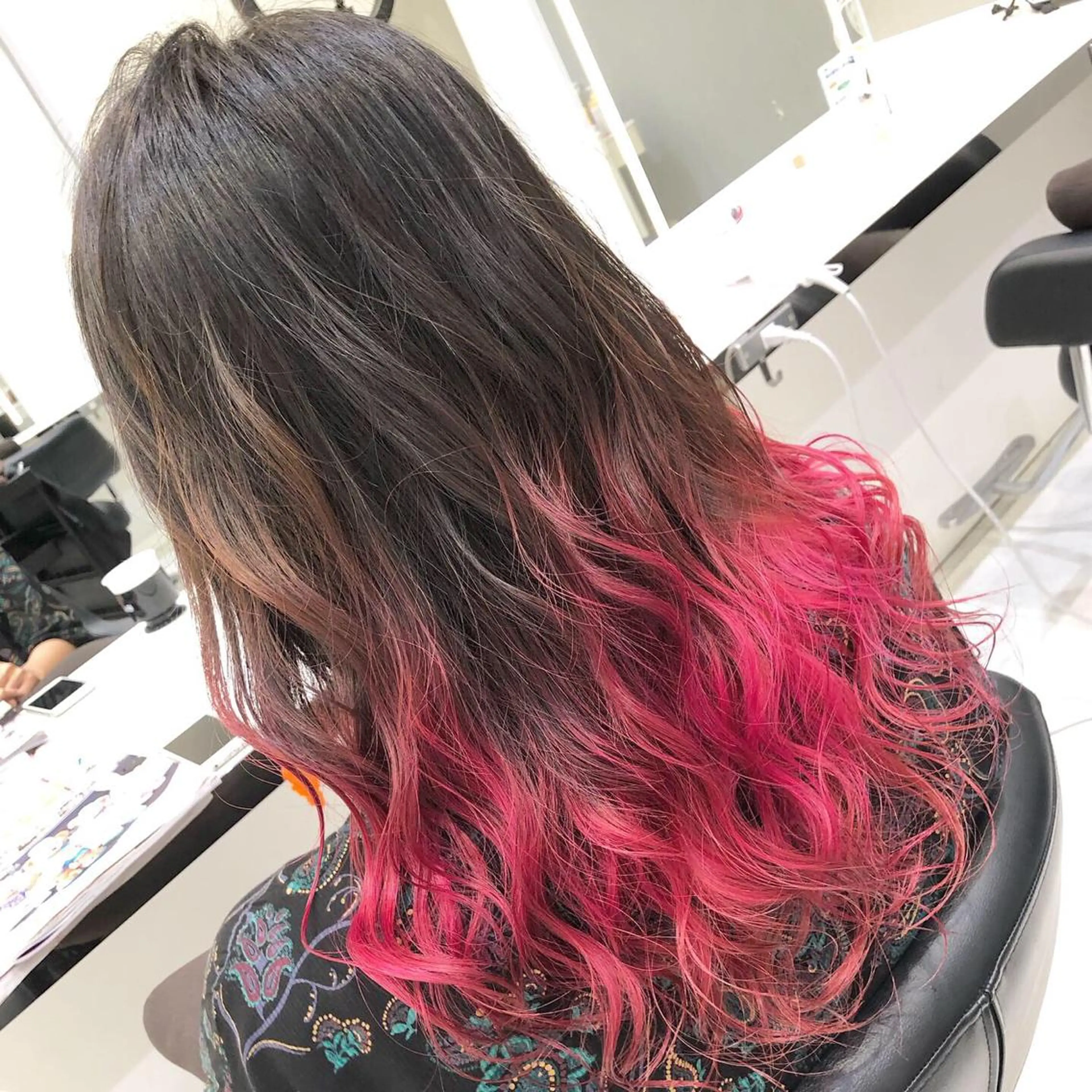 セミロング ヘアカラー 岸 保奈美のヘアスタイル