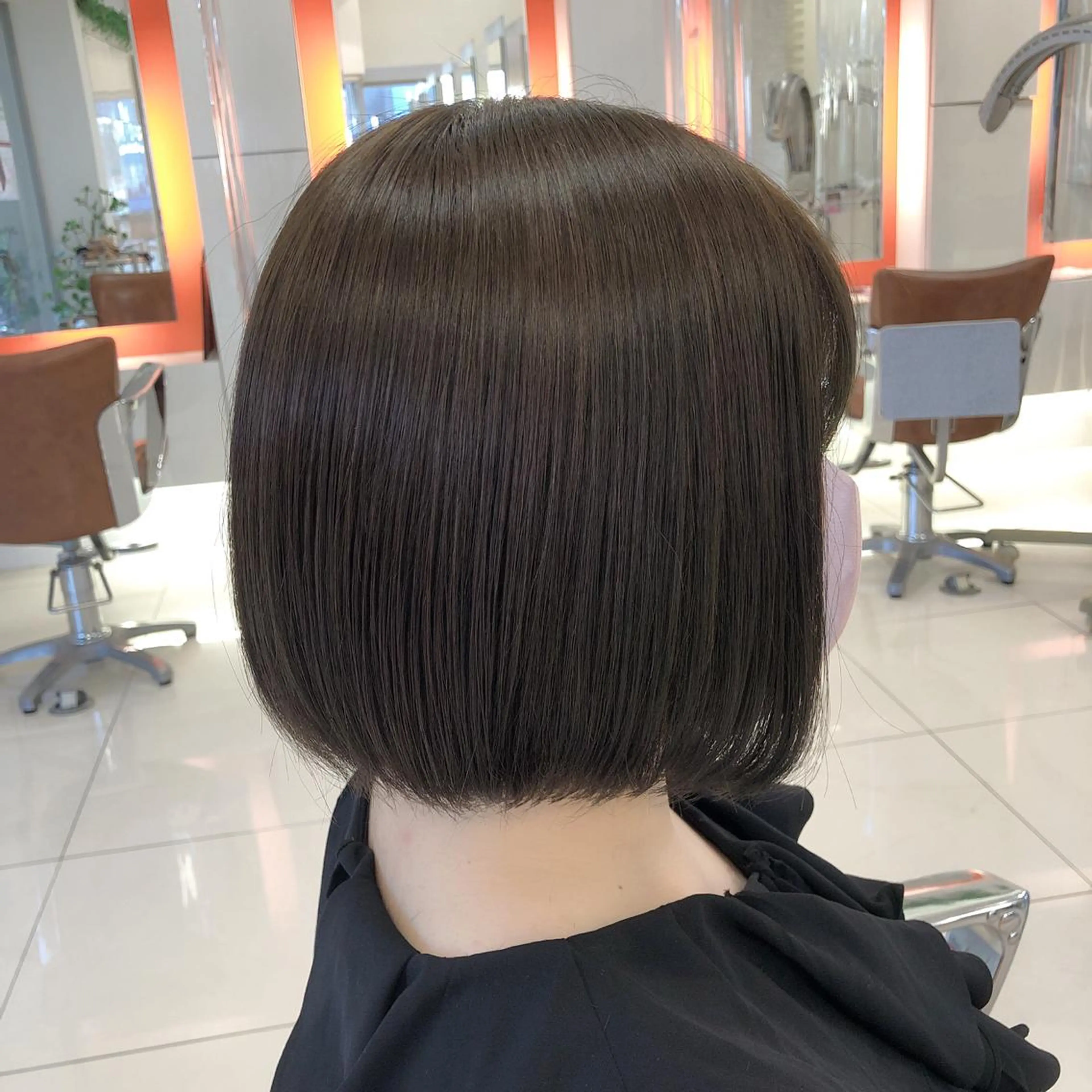 ミディアム カラー ボブ カット ヘアカラー トリートメント 岩戸優奈 束感まつげ ピンク/ベージュのヘアスタイル