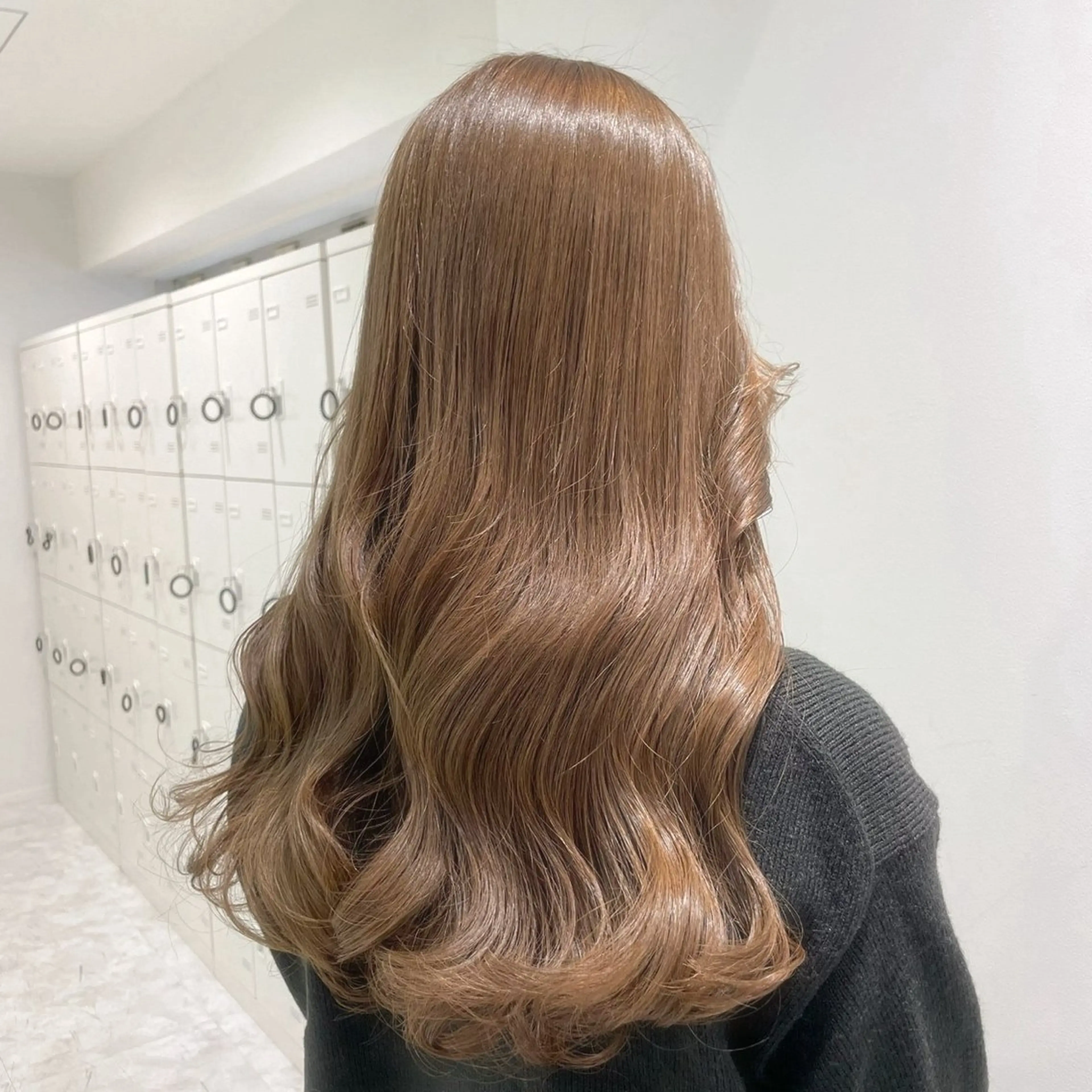 ロング ヘアカラー トリートメント ヘッドスパ ヘアセット ❤︎ワンホンガーリー なハイトーンヘア❤︎のヘアスタイル