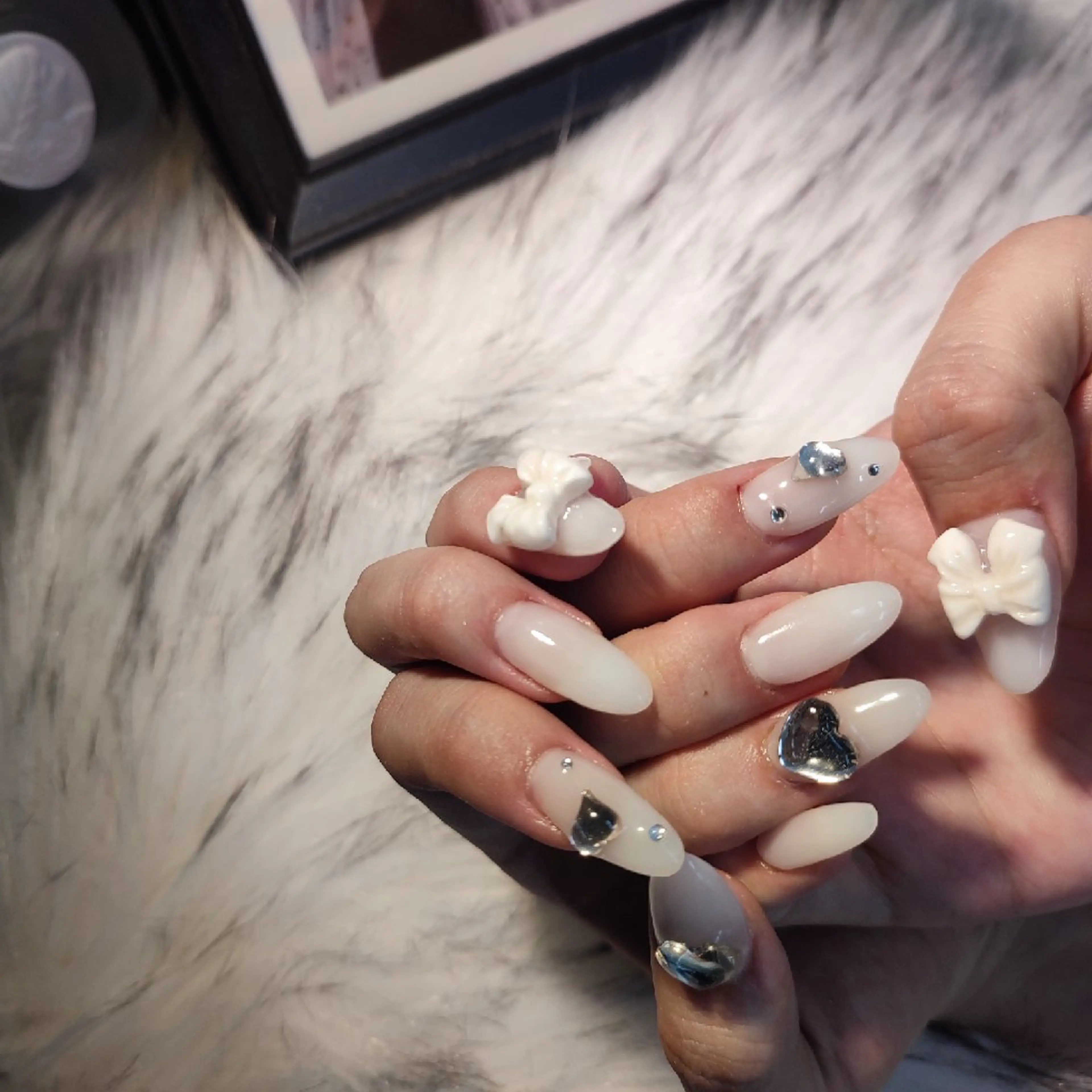 ネイル リボン ハンドネイル RUNWAY 　　の眉毛・アイブロウイメージ