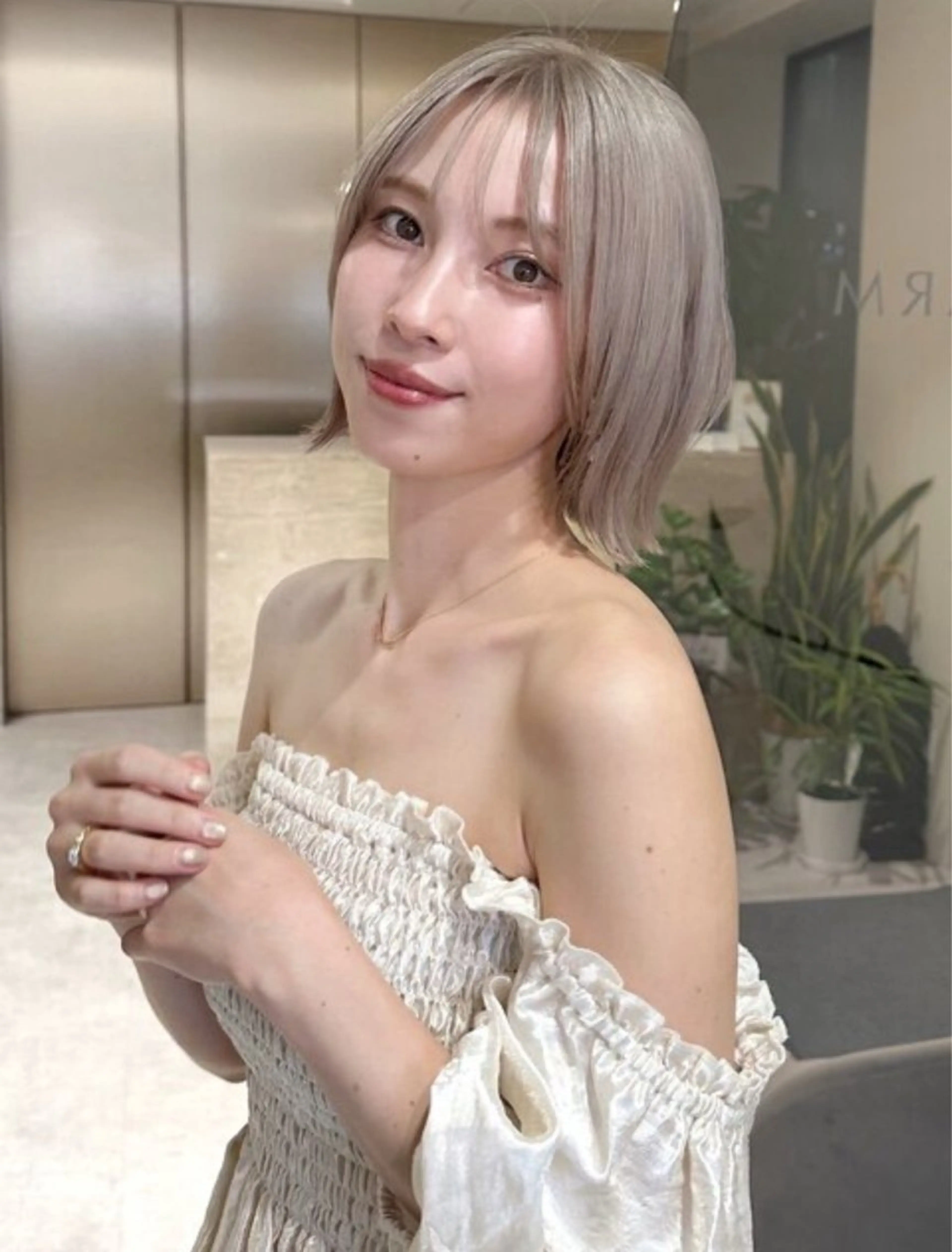 ショート ボブ 韓国風ヘア 外ハネヘア カット カット無料｜レイヤー カット｜韓国モテへアのヘアスタイル