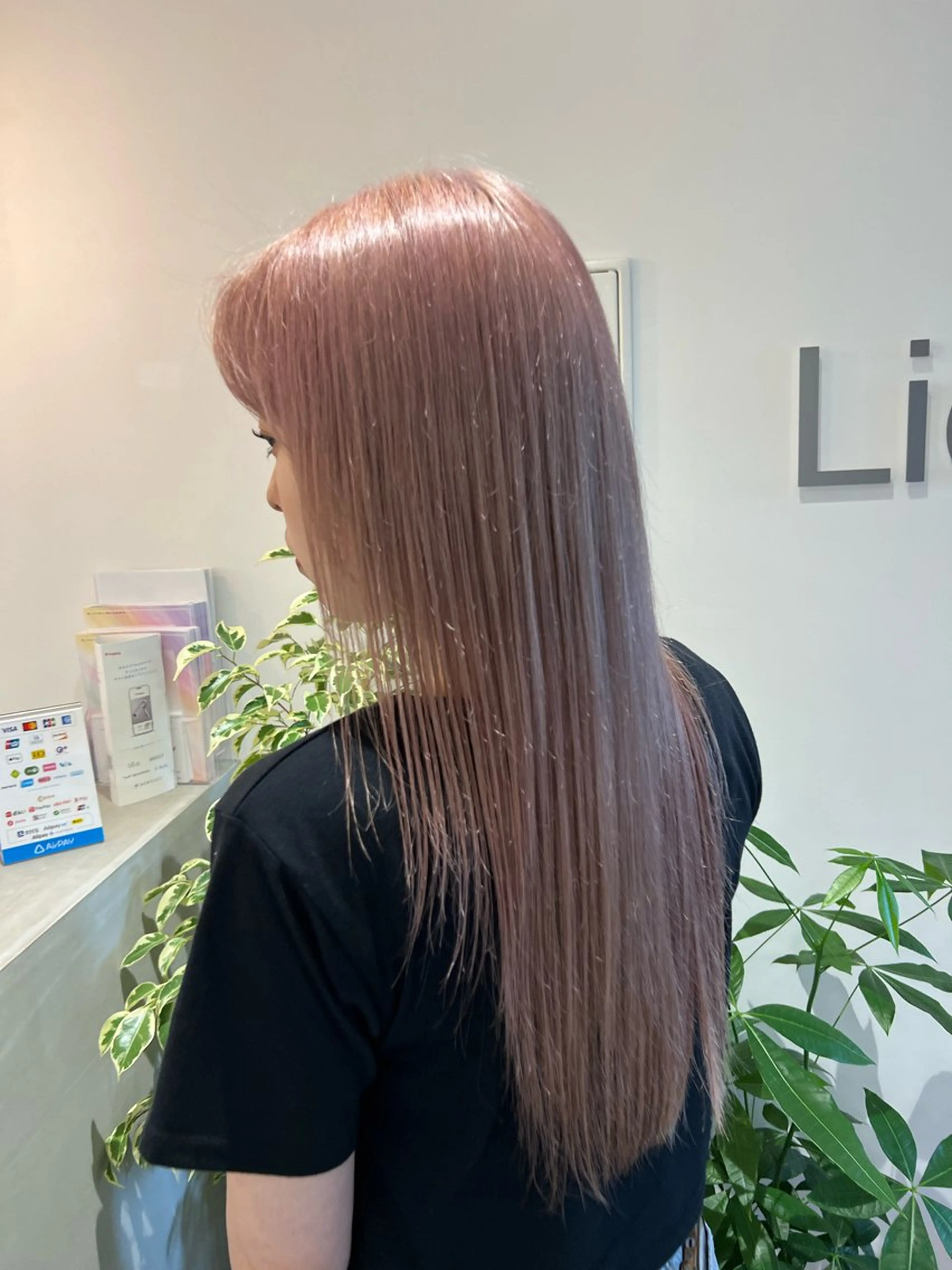 ロング カラー ベージュカラー ミルクティーベージュ ピンクカラー miyu✂︎Lien 上品なブリーチカラーのヘアスタイル