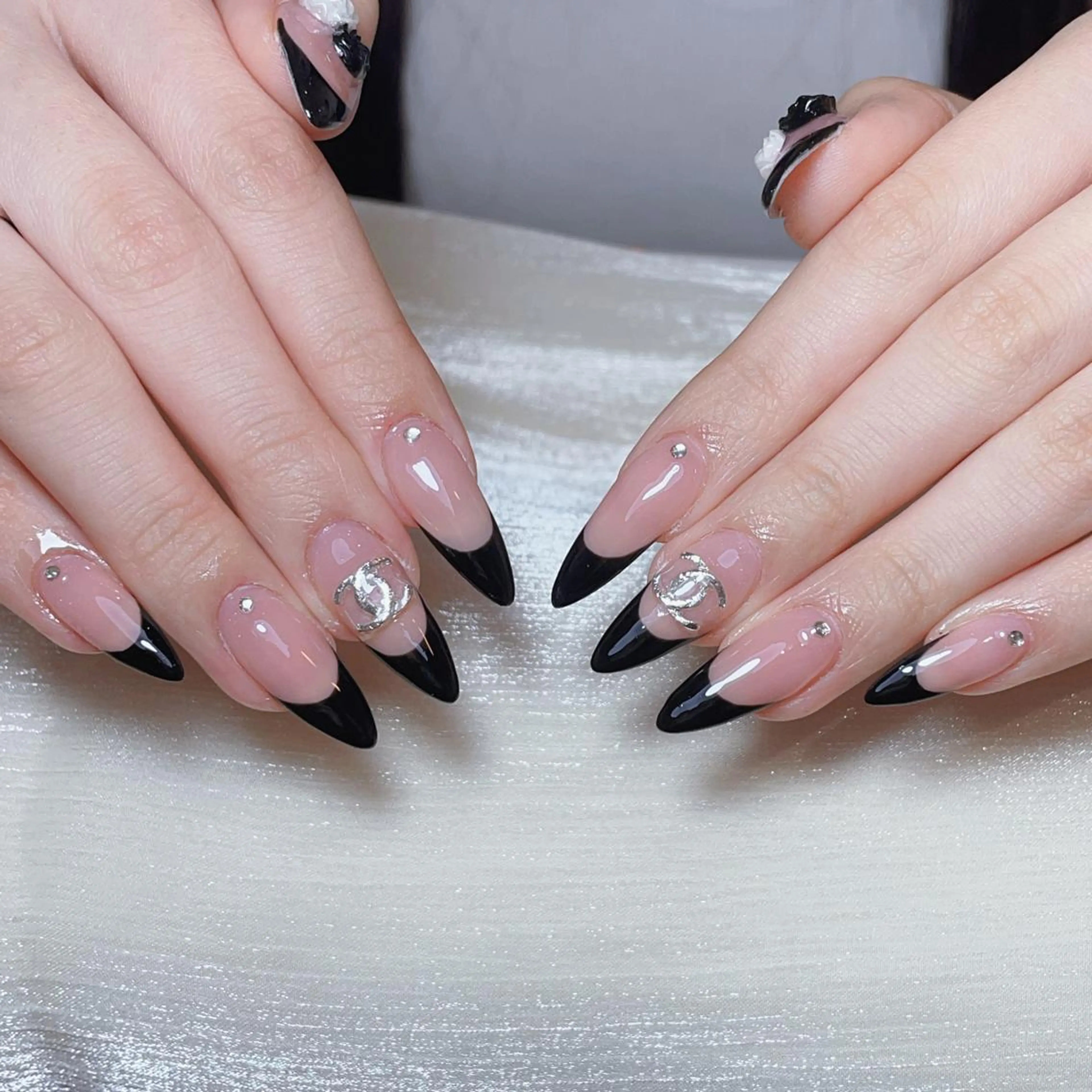 ネイル アートネイル オーロラネイル フラッシュネイル ガーリー キラキラネイル ハンドネイル DIAMOND NAILMANAMIのネイルデザイン