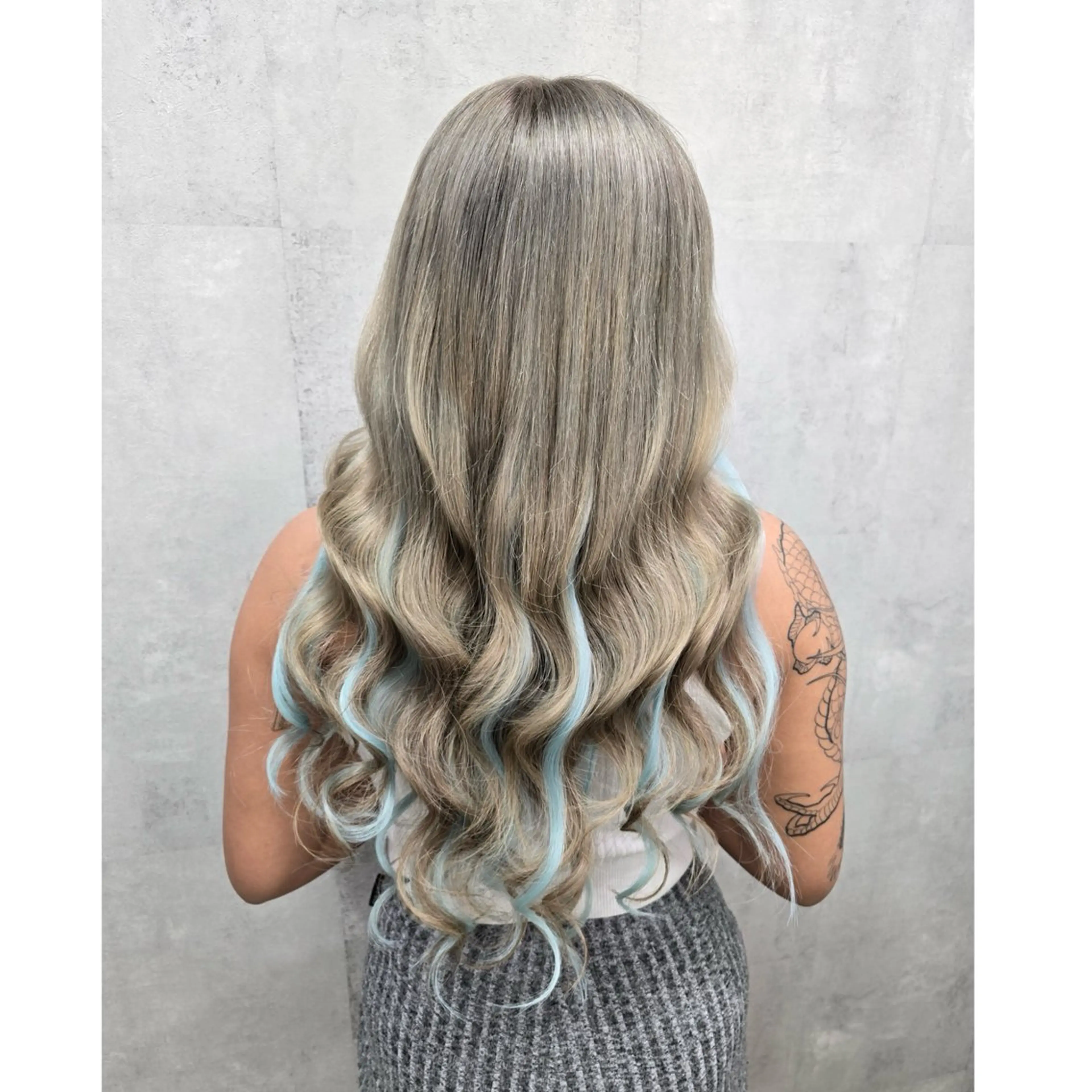 ロング カラー 編み込みエクステ グレージュ エクステ 編み込みエクステ/ ハイトーン りょすけのヘアスタイル