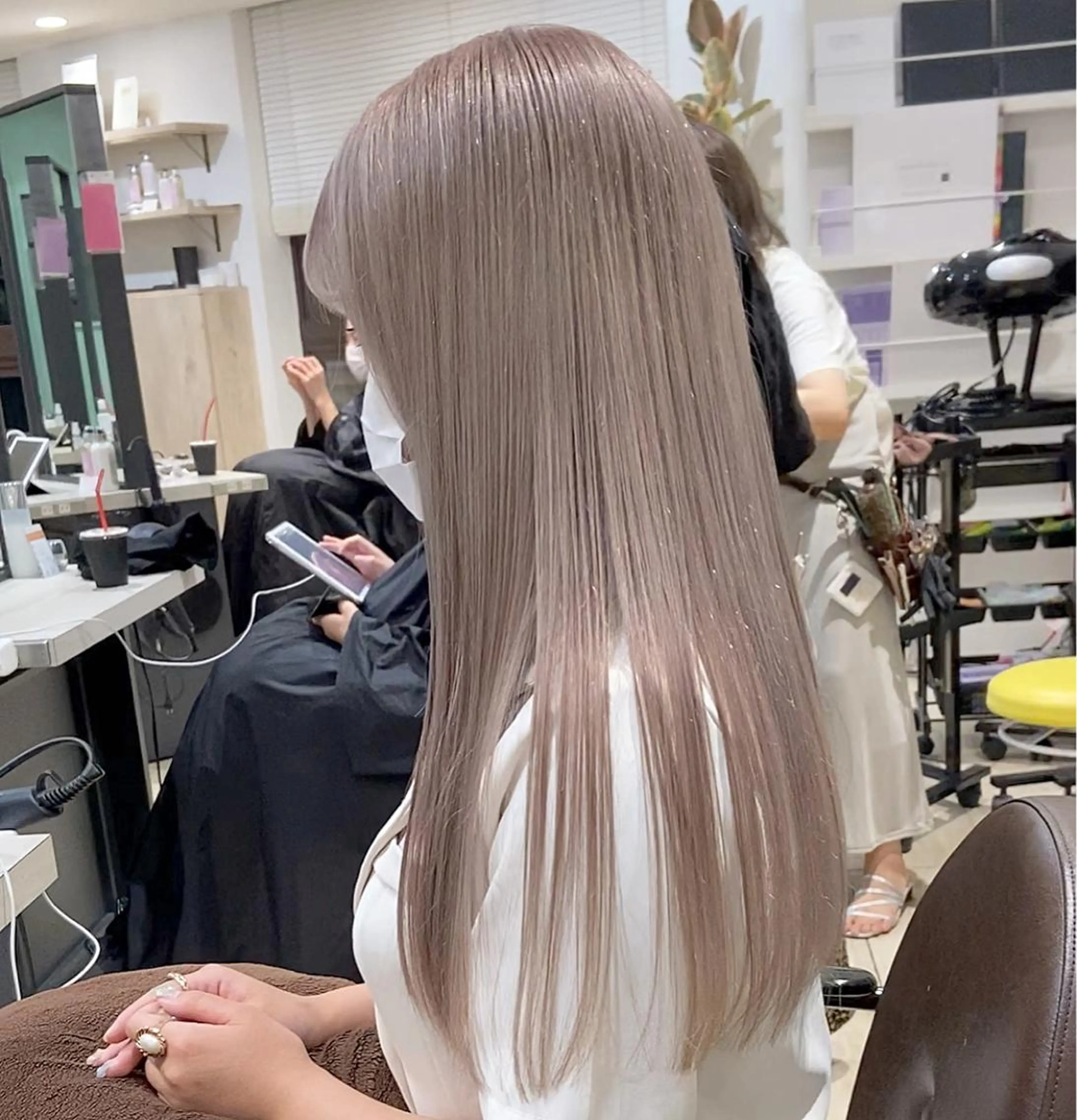 ロング カラー ネイル ブリーチ ホワイト ヘアカラー mai🤍縮毛酸性ス トレート/アイリストのヘアスタイル