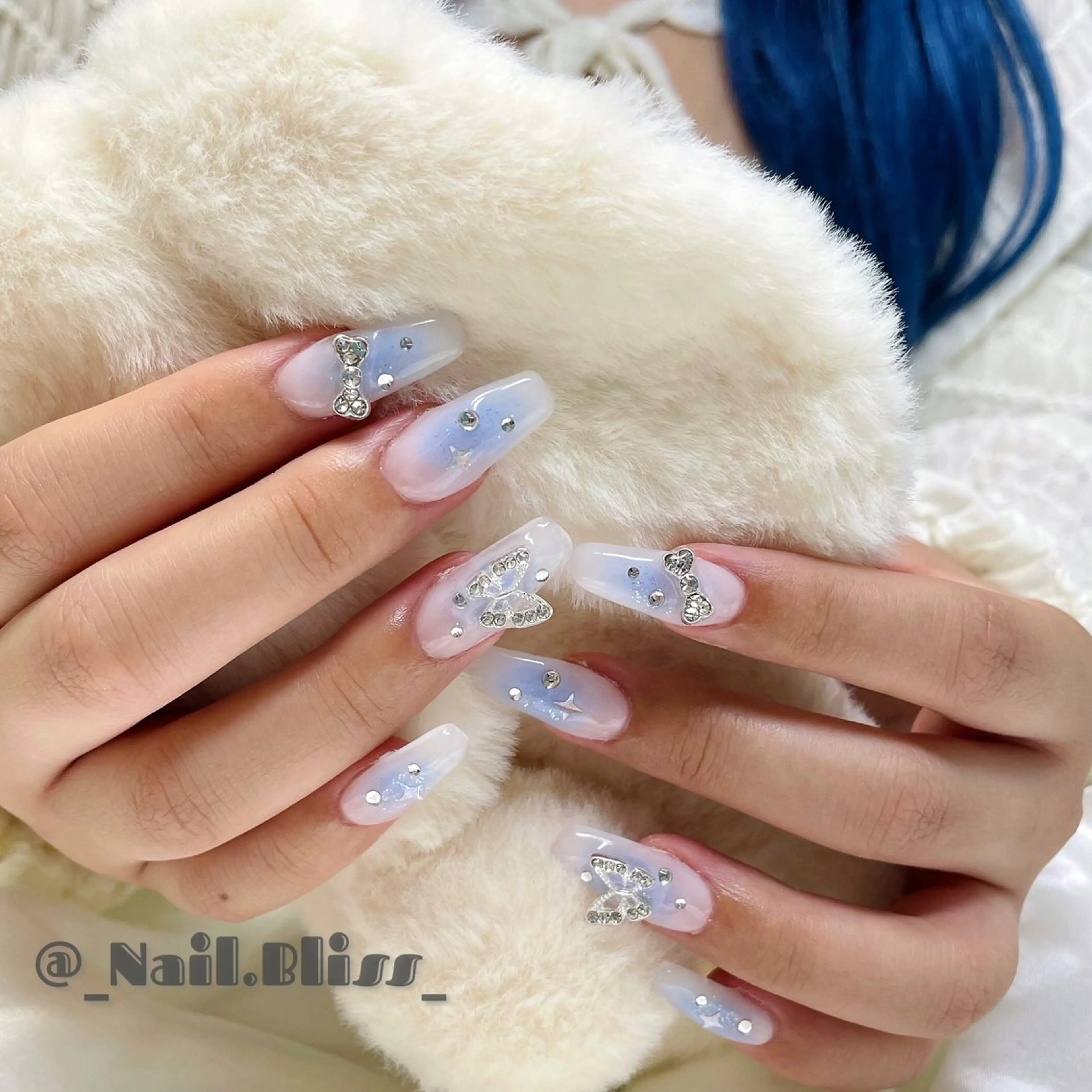 ネイル チークネイル 水色 ハンドネイル NAIL BLISSのネイルデザイン