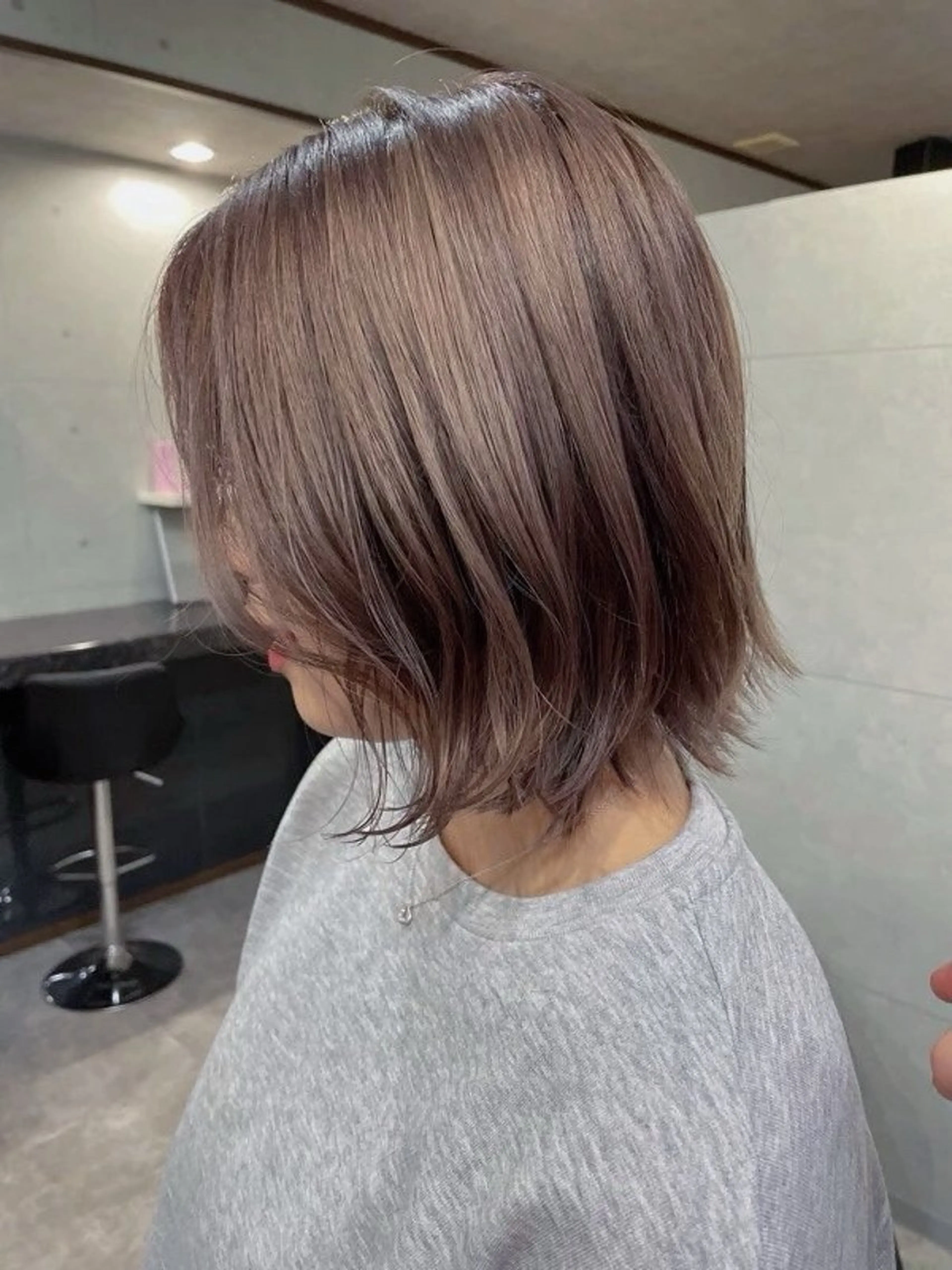 ミディアム ボブ くびれヘア くせ毛 髪質改善 切りっぱなしロブ カット ヘアカラー REVE所属・REVE美容室 REVEマツエクのヘアスタイル