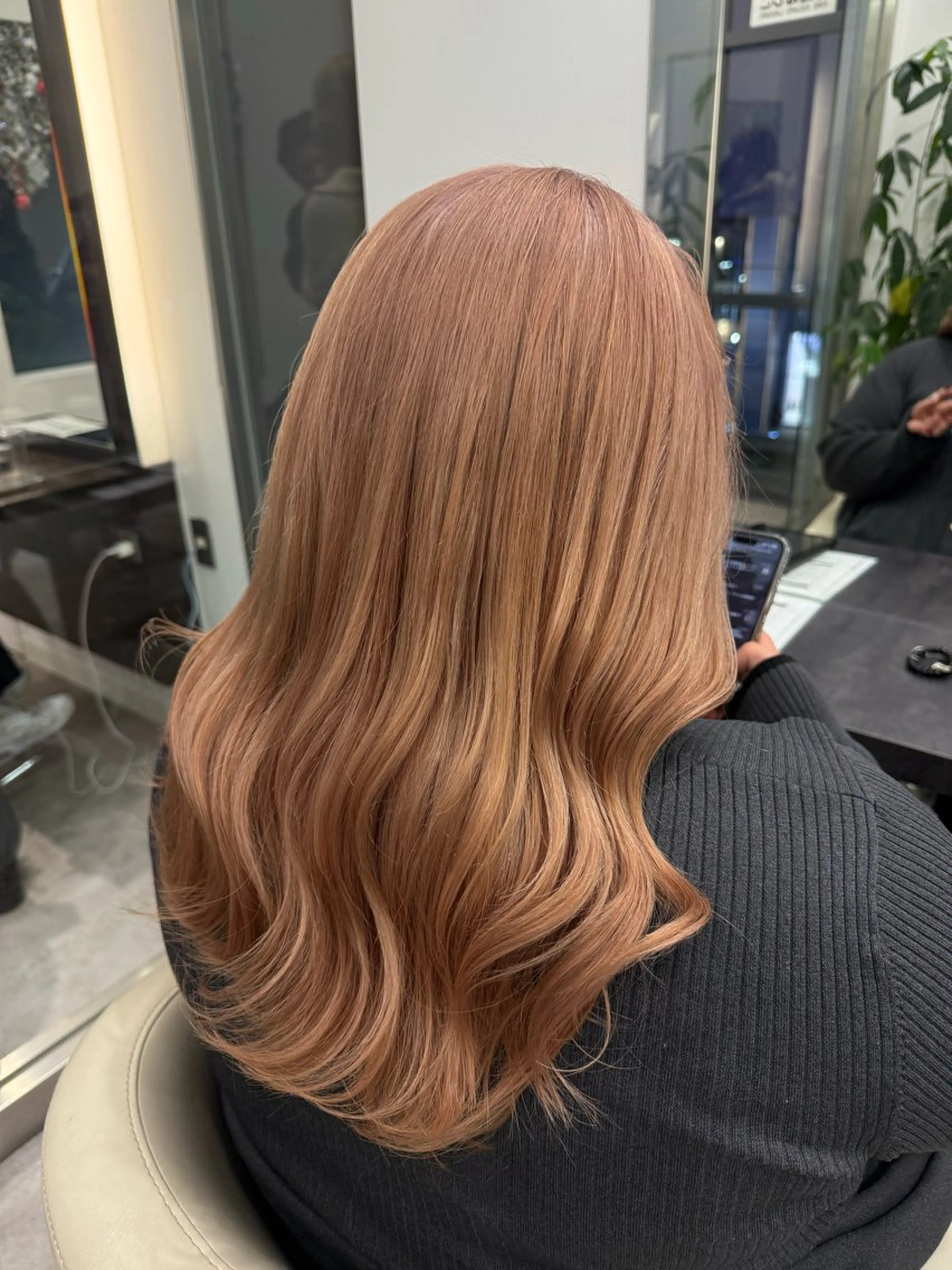 セミロング カラー ベージュカラー ブリーチ ケアブリーチ 透明感カラー デザインカラー ヘアカラー ハイトーン/髪質改善 🦋KASUGA🖤のヘアスタイル