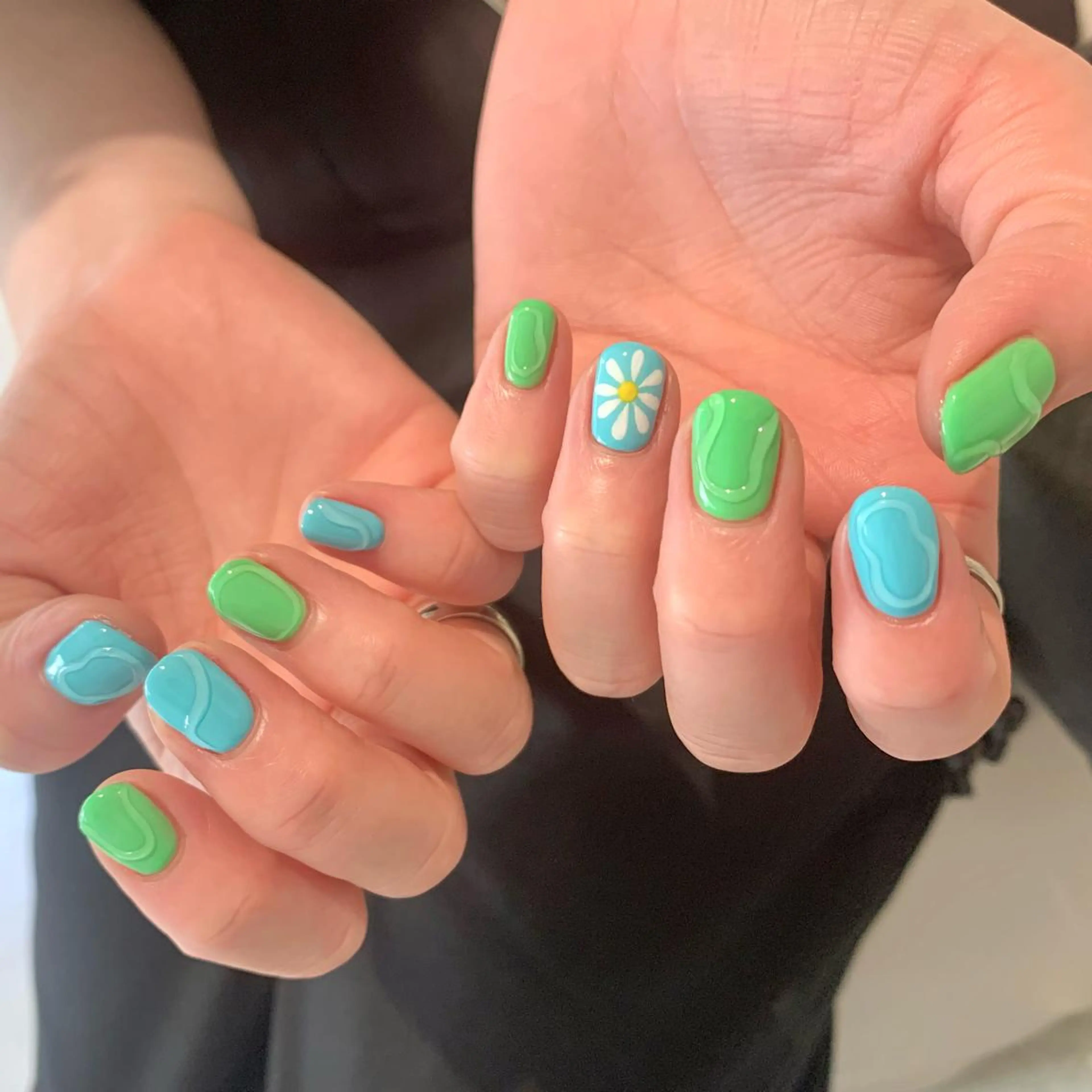 ネイル esby Loely MIZUKIのネイルデザイン