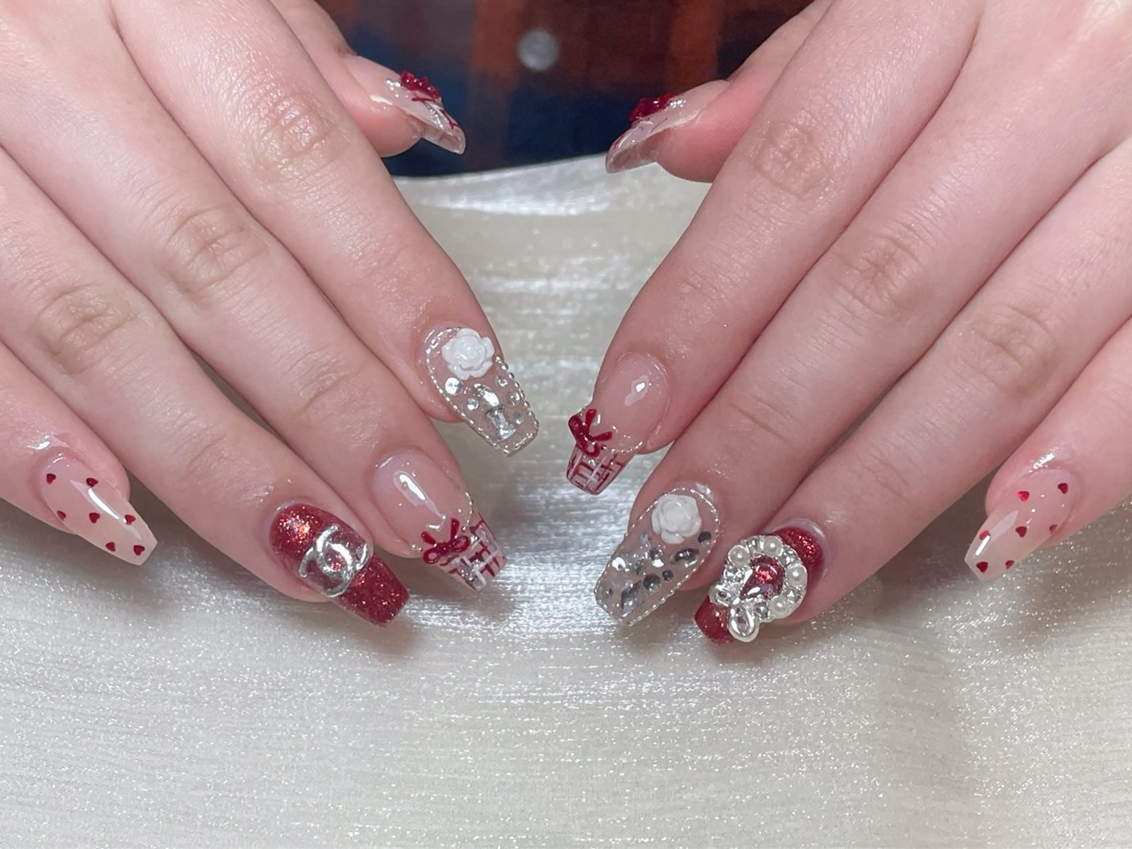 ネイル アートネイル オーロラネイル ガーリー キラキラネイル 韓国ネイル ハンドネイル hijiri 💅のネイルデザイン